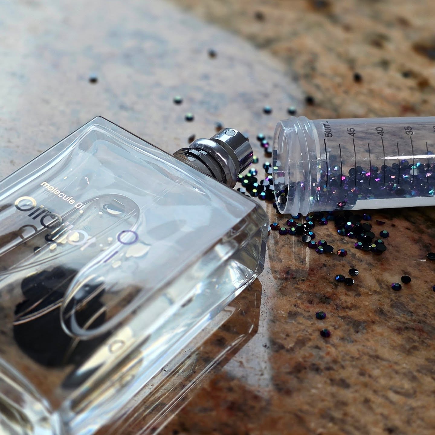 Molecule 01: a synthetic aroma chemical that smells sweet and woody on my skin. It's enhances other fragrances and layers perfectly with my floral perfumes.
.
.
.
.
.
Notes: Iso e Super
.
.
.
.
.
#perfume #nicheperfume #perfumecollection