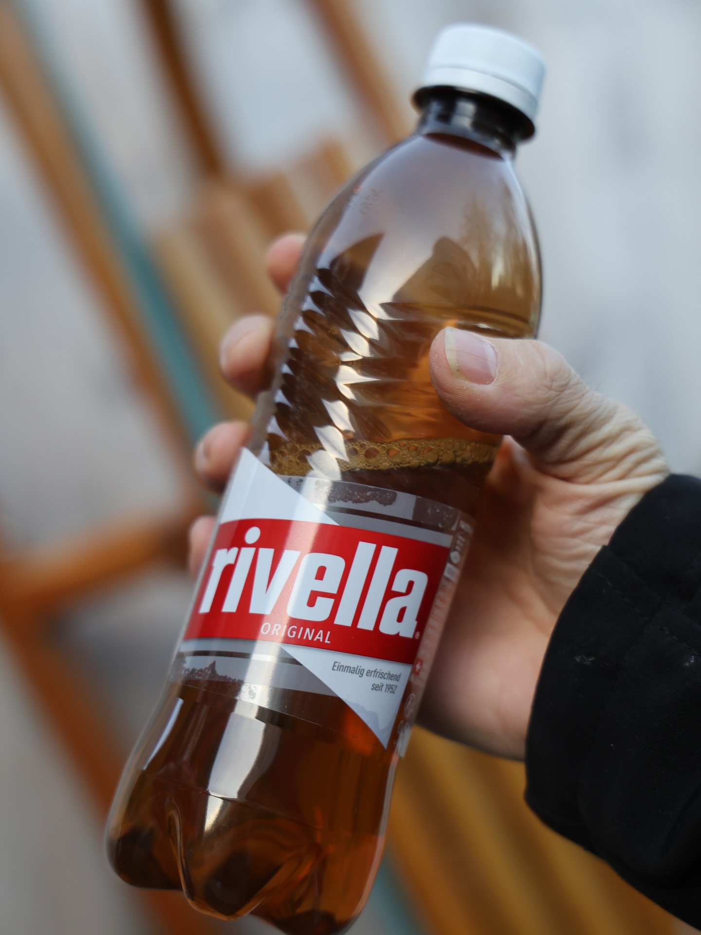 ❄️🔥 rivella Röteli am Rudolfs Weihnachtsmarkt 🔥❄️
Bei uns wird’s warm, würzig und richtig winterlich: Dieses Jahr unterstützt uns rivella als Sponsor – und gemeinsam bringen wir euch ein echtes Highlight auf den Platz: rivella Röteli! ❤️🍷
Der Kult-Drink sorgt für gemütliche Wärme, feine Winteraromen und genau den richtigen Kick für kalte Dezembertage. Perfekt für eure Pause zwischen Glühwein, Fondue und Lichterzauber. ✨
⭐ FRIDAY SPECIAL ⭐
Jeden Freitag gibt es bei uns ein ganz besonderes Geschenk:
Zu jedem rivella Röteli bekommt ihr eine rivella-Tasse gratis dazu! 🎁☕
Solange Vorrat reicht – also früh vorbeikommen lohnt sich!
Ob als Treffpunkt mit Freunden, als kleine Aufwärmprämie zwischendurch oder als Start in den Winterabend: rivella röteli gehört bei uns einfach dazu. ❄️❤️🔥
#rudolfsweihnacht #rivella #röteli