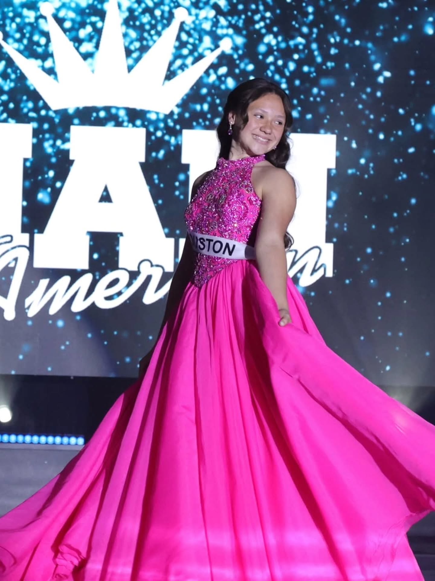 🌟 Client SPOTLIGHT 🌟
We celebrate TCM Girl of the Year, Mila Smyth, on her accomplishments at National American Miss in the Preteen All-American division! She was runner-up to Miss Personality and placed Top 12 in the nation!
We are so proud of her and we know one day her time will come!!! We are in it for the long haul, Mila, and we will cross that finish line together!!! We love you!!! Congrats!
#thecrowningmoment #coachinglife #winningteam @milaleighanne