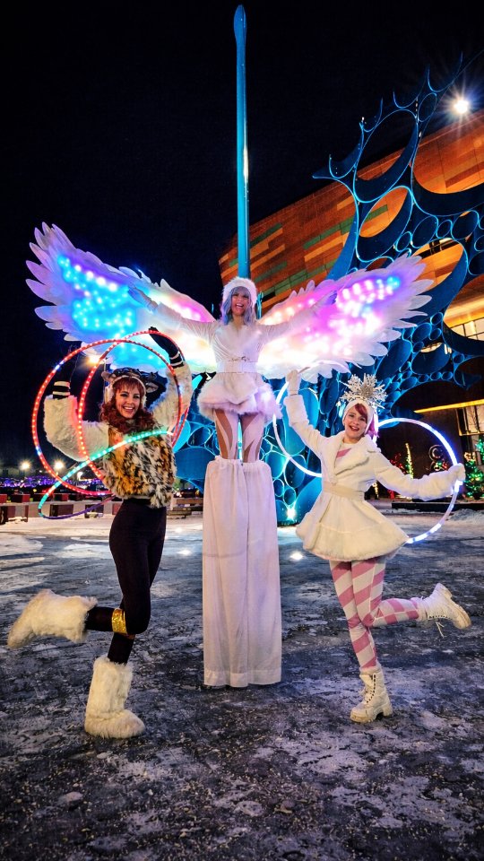 ✨ Who’s ready for Weekend Two of Stampede Christmas? 🎄❄️
Trade your cowboy boots for snow boots and come join us for FREE, festive, family fun at the BMO Centre Great Lawn & Outdoor Plaza!
📅 Saturday, December 20 | 4–8 PM
☕ Hot drinks, holiday vibes, and winter magic
📅 Sunday, December 21 | 11 AM–3 PM
🥞 Daytime fun for the whole family
Bundle up, bring your crew, and come celebrate Stampede-style - Chinook edition 🤠❄️