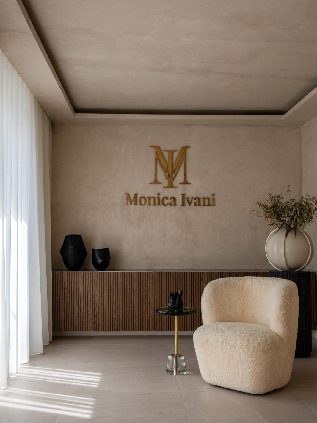 We are very happy to show off one of our recent ‘Fit-Out’ projects for our amazing Client Ms.Monica Ivani of @monicaivani.mybrows
This was a wonderful project to be a part of and the finished images just say it all ✨☁️
📍Unit 7 Histon House, Bray, Cornelscourt, Co.Dublin D18 P2HF