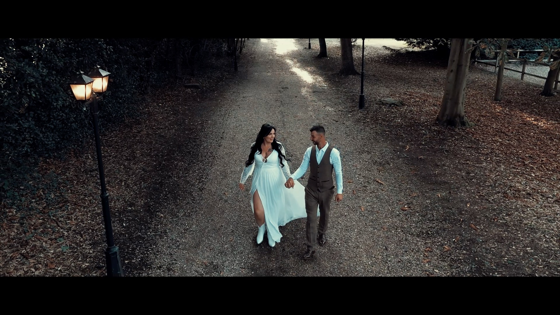 Boots, hats, and a whole lot of love 🤠💛
At the beautiful East Mersea Hall in Essex, this amazing couple said “I do” with a wedding inspired by Yellowstone — blending country charm, rustic romance, and pure joy.
With golden fields, western touches, and endless laughter, their day felt like a love story set beneath wide-open skies. This short teaser is just the beginning — we can’t wait to share the rest of their film soon ✨🎥
If you’re planning a wedding that feels truly you, I offer cinematic videography packages that focus on emotion, connection, and storytelling.
Your love story deserves to be told like a film. #EssexWeddingVideographer #countrywedding #yellowstoneweddingphotographer #rusticweddingvibes #cinematicweddingfilm #weddingvideographylondon #ukweddings #weddingtrailer #countryandwesternwedding #weddingteaser #lovestoryonfilm #EssexBride @blinding_lights_entertainment @evoeventhireltd @glitterprizm_barandbeauty @bridalhairbymaria @brown_eyed_beauty_mua @sugarstrandz @eastmerseahall @ivideocouk @emlosc89