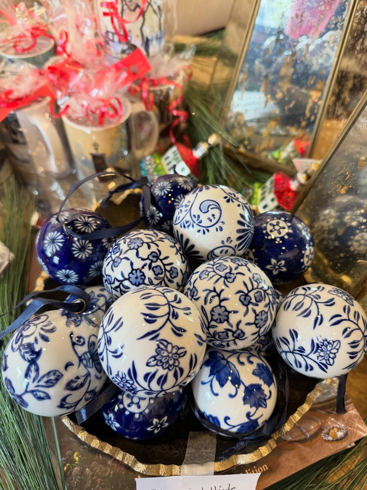 Open 10-5 today and 11-4 tomorrow! Come in and visit me for last minute gifts or decor!
✨All ornaments are 30% off! ✨
#shoplocalsupportlocal #michigancityindiana #interiordesigninspiration #christmasgiftideas #christmastreedecorating