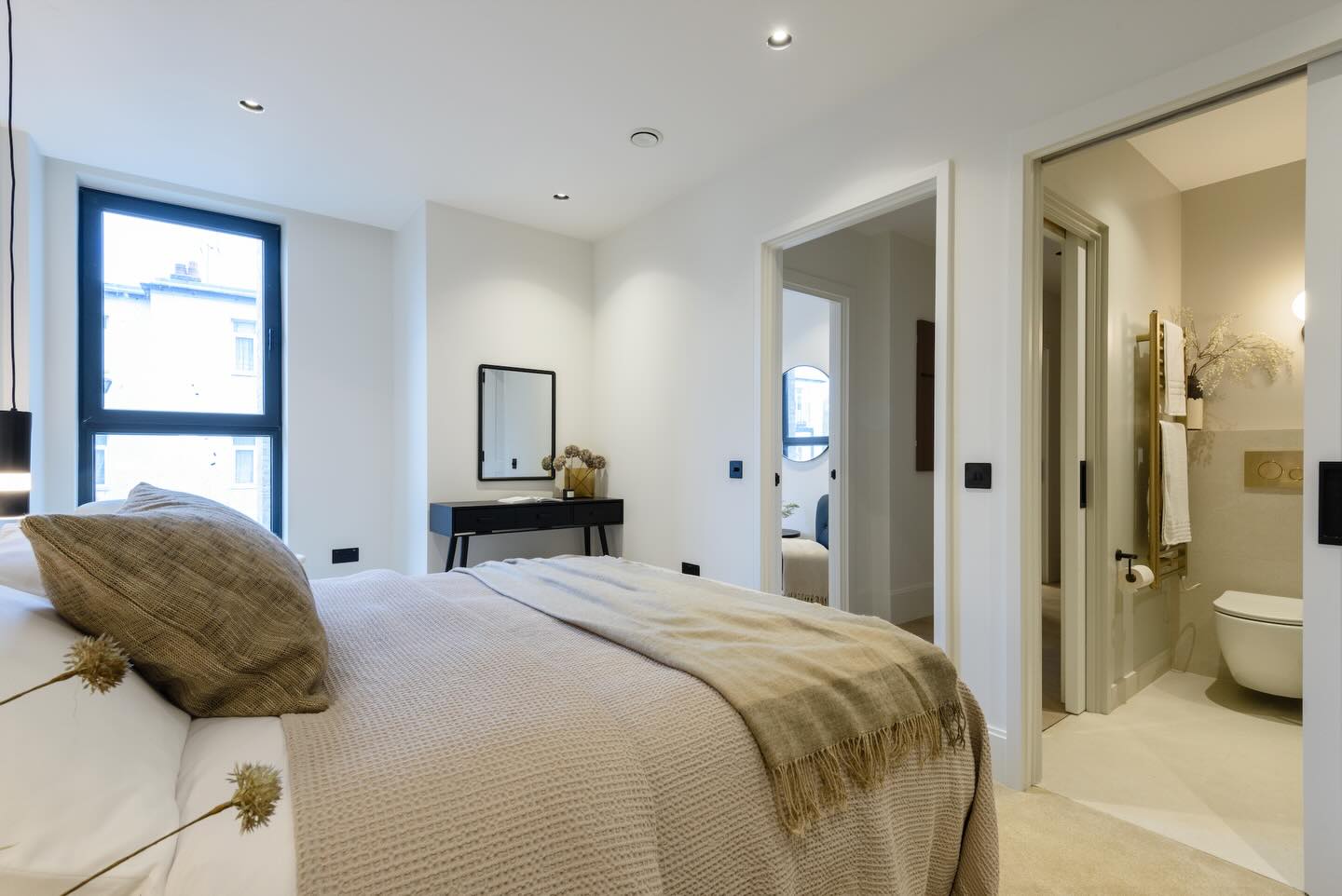 Defined by tailored joinery, warm lighting, and plush carpets, the bedrooms at Artcene blend modern detailing with a timeless sense of calm.
A place to unwind, recharge, and feel completely at home.
Agents: @core.london and @astonrowe