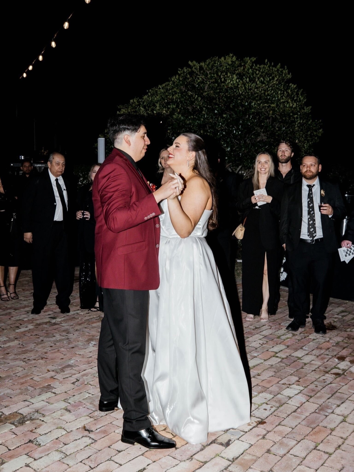 November weddings at Chapel & Cellar just hit different 🍂
Soft light, cozy moments, and the kind of romance that feels like a story you never want to end.
Photos by @hrosariophotography
#chapelandcellar #novemberbride #chapelandcellarwedding