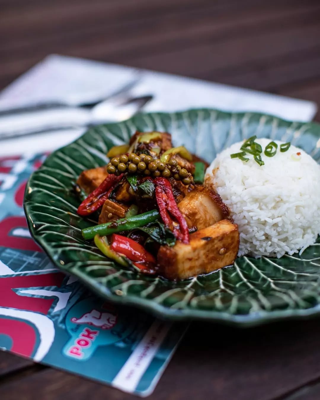 Need a lunch that actually hits? Our Crispy Roast Pork Belly is calling! 🍛🔥
Green peppercorn, chilli, kaffir lime, Thai herbs and rice all coming together the way you’d find it in Thailand. Crisp, aromatic and full of that proper street food punch, it’s the perfect break from meetings, shopping or city wandering.
Find it in the CBD today, book a table now via the link in bio. 🇹🇭
#CityLunchSpots #ThaiFoodMelbourne #EatMelbourne #AsianStreetFood #MelbourneRestaurants #MelbourneCBD #ThaiCuisine #MelbFoodScene #MelbourneCafes #MelbourneNoodles #ThaiStreetFood #BourkeStreetEats #MelFoodLovers #PokPokJunior #MelbourneDinner #MelbourneEats #MelbourneFoodie #MelbourneLunch #MelbourneCoffee #LunchInTheCBD #StreetFoodMelbourne #CBDFoodies #MelbournePastries #BangkokStyle #FoodInMelbourne