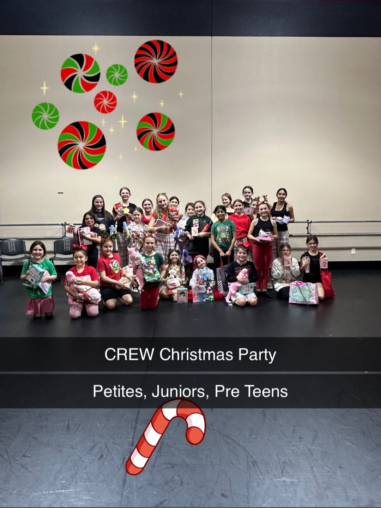 It’s a CREW Christmas party! 🎄🎅