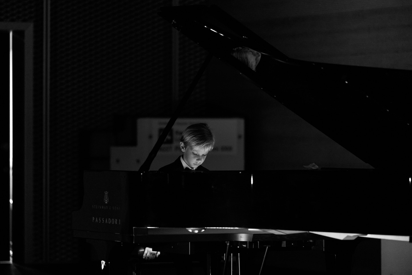 DAMIAN POSTEUCA
Un giovane pianista capace di trasformare la tecnica in emozione.
Da Slonimsky a Chopin, passando per Gillok e Shchedrin, Damian ci ha accompagnati in un viaggio sorprendente e ricco di carattere.✨
#lamusicadelcuore#notedivita#concertobenefico#ospedalepapagiovannibergamo#cardiologiapediatrica