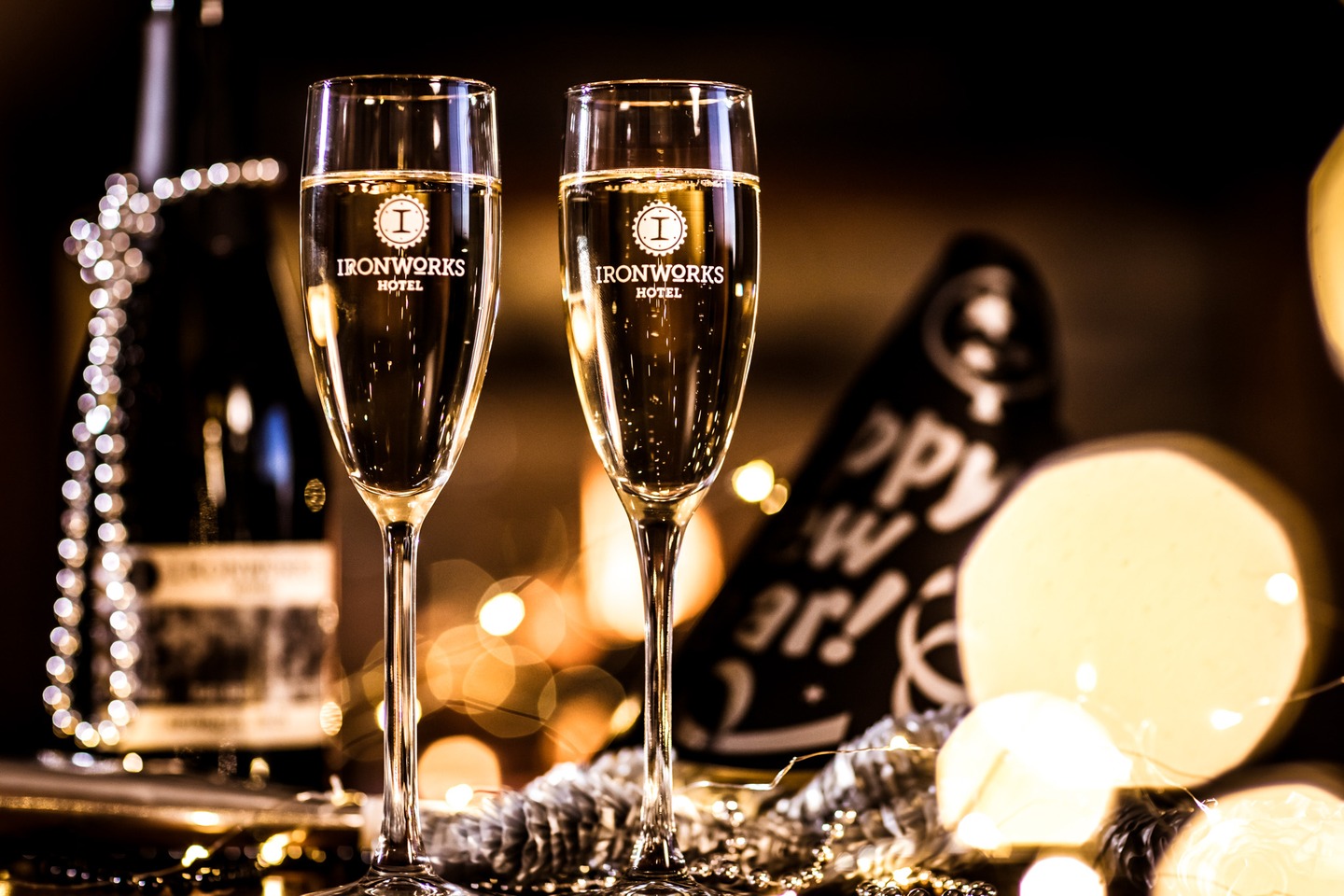 Ring in the new year with purpose at Merrill & Houston’s — a refined limited menu, exclusive NYE features, and live music from Noah James Hittner.
Stay for the midnight champagne toast, then reserve a room and ride the elevator home to the comfort of your Ironworks Hotel suite. 🥂
