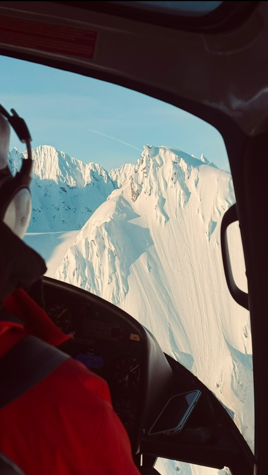 Being in the mountains has taught us both to listen closely to our intuitions. It’s a continual training process: discerning whether a sensation stems from old fears linked to past injuries or from real danger. We constantly ask ourselves if our instincts are signaling us to step back or stop, or if it’s simply our bodies reacting and attuning to an unusual circumstance. It’s a dance between instinct and awareness, where we learn to trust ourselves more deeply. Riding in Alaska, in particular, is an incredible experience filled with opportunities for growth. The learning curve can be steep, especially when pushing your edge, and after a crash. But being able to shake it off, learn from it, and re-enter the arena is all part of the journey. Engaing with nature can enhance our ability to listen to our gut feelings. These experiences refine our instincts, allowing that intuition to extend into all areas of life. Just like anything worth pursuing, if it were easy, the true fulfillment might not be present. This short piece touches on these themes, in a project with the powerful, passionate, and kind @hedvigwessel . It’s always an honor to spend time in the mountains with this inspiring friend, and we hope this film will encourage you to follow your own intuition, your heart, and dreams.
Link in bio to watch film.
Filmed by: @chase__cleveland
Location: Haines, AK @stellaradventuretravel