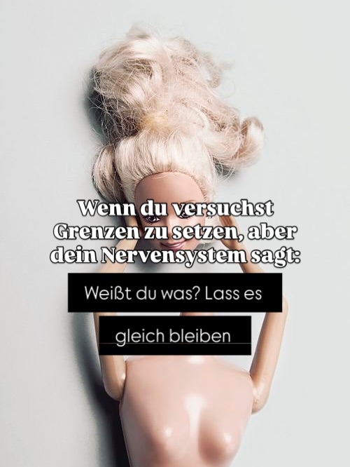 Heute mal was für alle feinfühligen Frauen, die ALLES fühlen…
🤍 außer ihre eigenen Bedürfnisse.
Wir sind so tief verbunden mit der Welt, mit Menschen, mit Stimmungen –
und gleichzeitig haben viele von uns verlernt, uns selbst wahrzunehmen.
People Pleasing. Immer stark sein. Grenzen verwischen.
Für alle da sein. Das Chaos managen.
Und innerlich still ausbrennen.
Es ist nicht egoistisch, dich zuerst zu fühlen.
Es ist die Grundlage dafür, dass dein weibliches, schöpferisches Potenzial
überhaupt in die Welt fließen kann.
Du darfst Grenzen setzen.
Du darfst deine Bedürfnisse kennen.
Du darfst Wut fühlen.
Und du darfst aufhören, dich für alle aufzuopfern.
Weil die Welt gerade genau DAS von dir braucht:
Dich. Echt. Klar. Und in deiner Kraft. ✨
Love, Eva 🫀
NERVENSYSTEM GESUNDHEIT
PRÄSENZ
BODYWISDOM
FEMALE EMBODIMENT
#womenwhofeel #somaticrevolution #nervensystemreset #embodiedwoman #highlysensitivewomen#embodiment#emotionalhealingjourney #femaleawakening