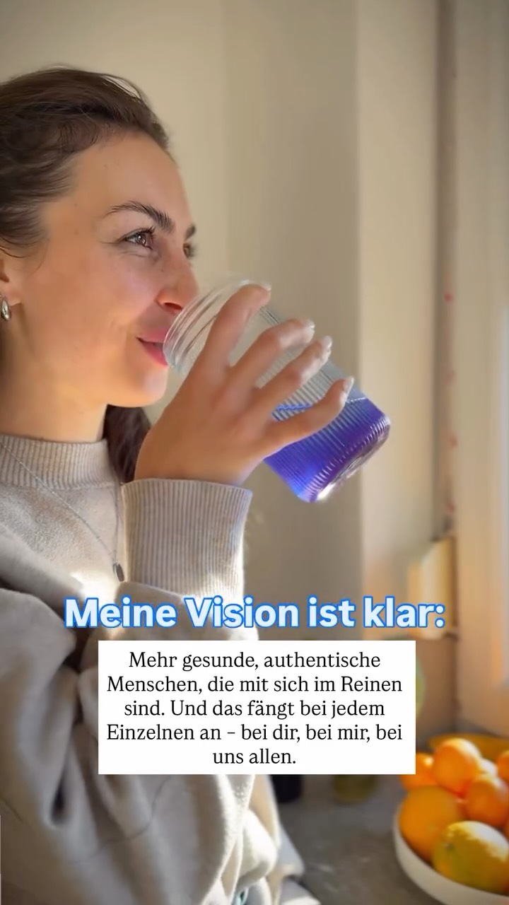 Die Welt braucht mehr Menschen, die in sich selbst ruhen und authentisch leben. 🦋✨
Denn echte Veränderung beginnt immer bei uns selbst. Ich glaube daran, dass wir, indem wir unseren eigenen Weg gehen, etwas Größeres bewegen. Wir dürfen wieder lernen, uns selbst zu vertrauen, gut für uns zu sorgen und damit ein Vorbild für andere zu sein. Jeder von uns kann bei sich anfangen, und genau darin liegt die Kraft, die Welt ein Stück gesünder und authentischer zu machen.
Lass uns heute damit starten. ✨
#Montagsgedanken #AuthentischLeben #Selbstfürsorge #InnereRuhe #Transformation #Gesundheit #Persönlichkeitsentwicklung #GlowHealthy