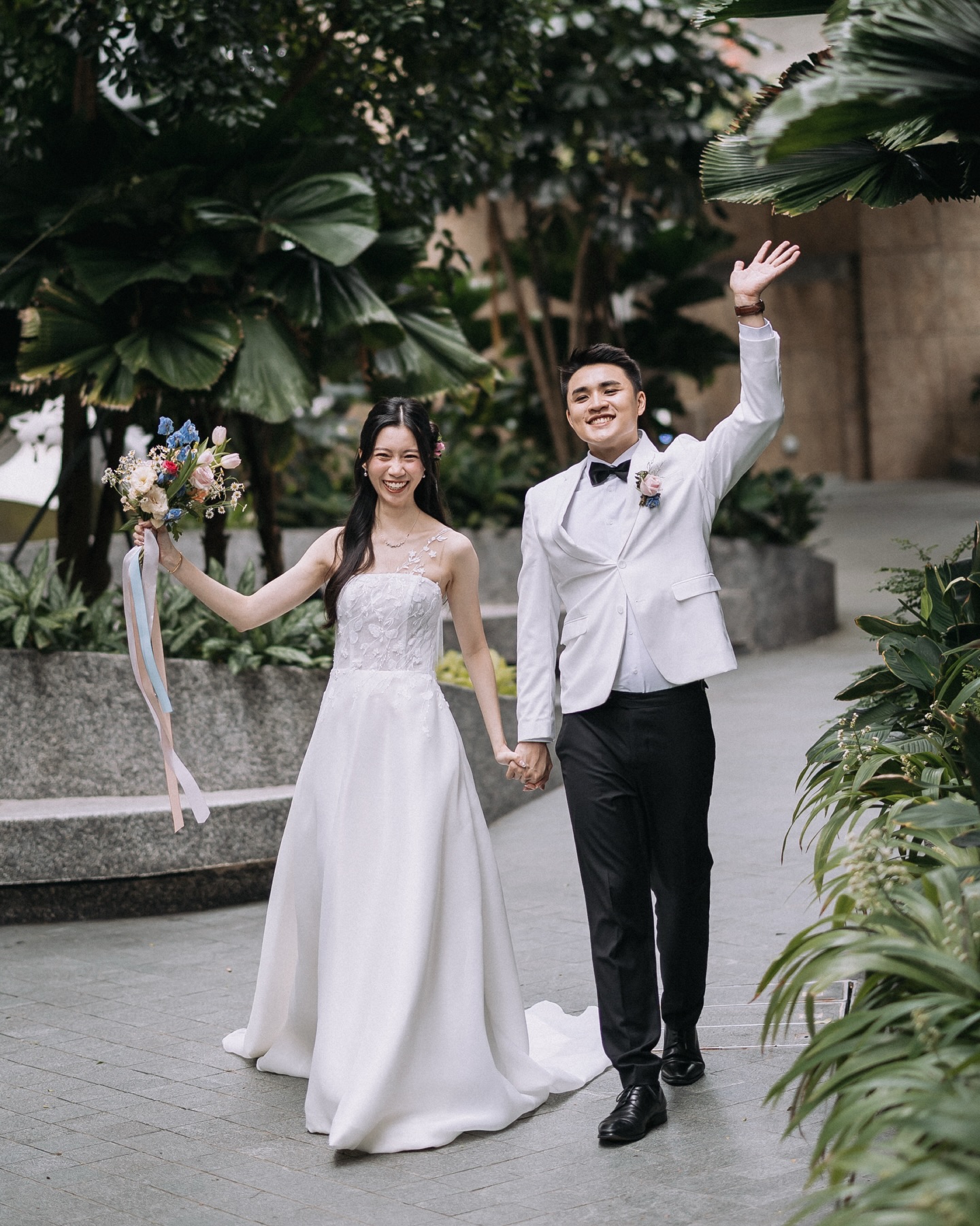 A walk into forever, so much love, so much joy — celebrating Kaiyang & Xinyi’s beautiful union!
•
Pg / @freddywongphotography
Vg / @freyafilms @jialiang_wander
Mua / @imelda_autelier @autelier_makeup
Gown / @weddingcrafterssg @thegownconnoisseur
Floral Styling / @khoocoon
Cake / @petalocakery
Emcee / @emceedixon
Live band / @shiliandadi
Venue / @1arden.sg