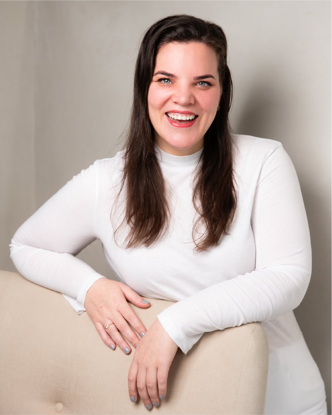 Meet the Humans of Lyftaal ✨
Say hello to Anja Du Plessis 🌿
She’s one of our Qualified Somatologists, and her warmth is felt in every treatment she gives.
When we asked Anja what she loves most about Lyftaal, she said:
“My favourite thing about Lyftaal is that I get to work with colleagues who uplift and care for each other, while constantly being in a calm and peaceful environment. I genuinely feel happy to come to work every day, and that is a huge blessing.” 💛
We’re so glad your joy shines through in everything you do, Anja — you’re truly part of what makes Lyftaal feel like home.
#HumansOfLyftaal #Lyftaal #Paarl