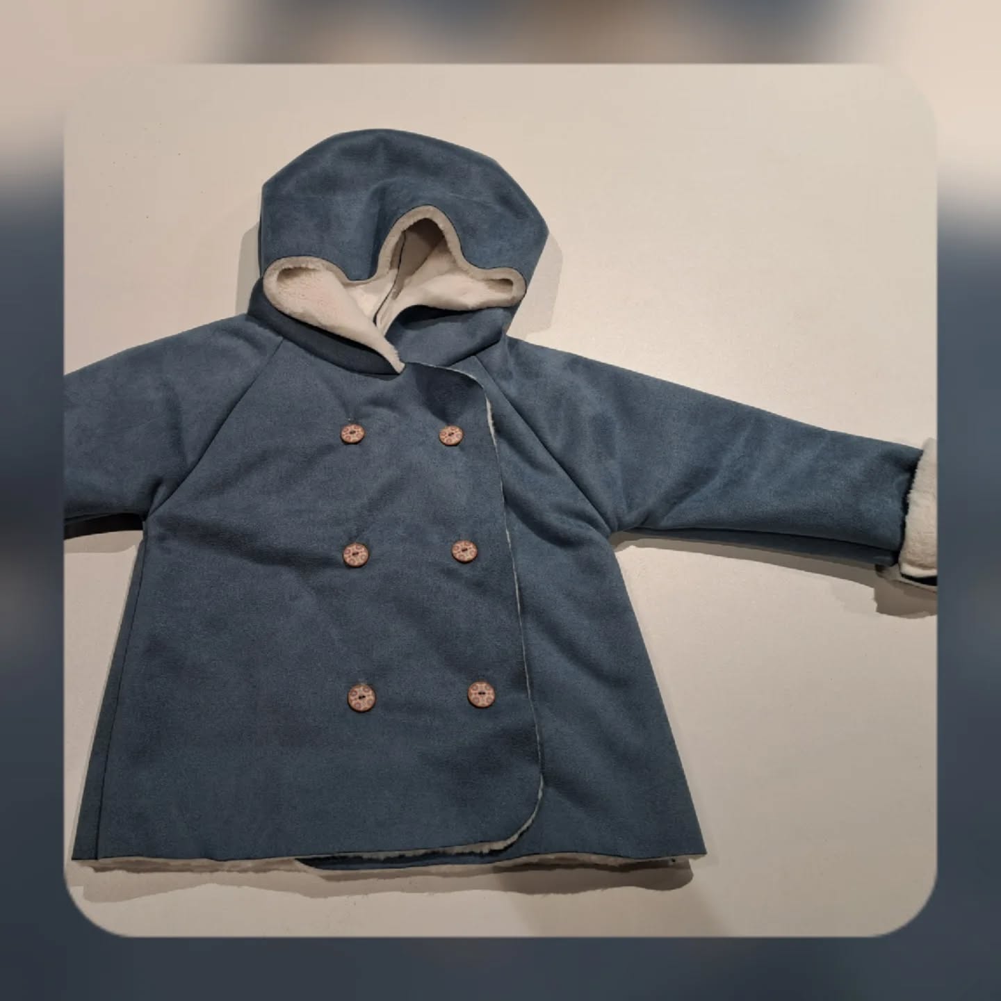 Caroline va faire une heureuse pour les fêtes 😉
Belle réalisation pour sa petite fille.
C'est encore le moment de finaliser vos projets 😃
Planning @coudrzen 2026 disponible.
Contactez moi au 06 33 82 51 91 ou cathycoudrzen@gmail.com