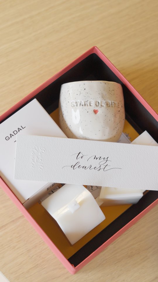 Am pus împreună aici, 3 idei de cadouri pentru Crăciun.
Şi vin în completarea lor cu un gând — să nu uităm de bucuria gestului de a alege ceea ce dăruim. 🫶🏻🌲
#shoplocal #suportlocal #botanicalpickmeup_ro