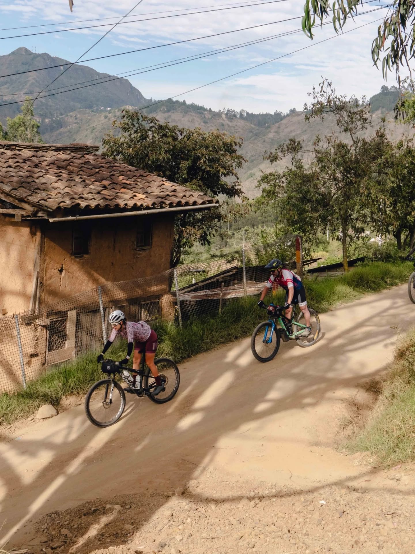 Las fotos del #GRAVELFEST Morlaco están listas gracias a un espectacular trabajo de @lanza.fit
Revisa el link en nuestra bio 👆 y descarga de manera gratuita todas las fotos que quieras.
¡Inolvidable la fiesta del 6 de Diciembre en Cuenca!
@lap.ccc
@setecientos.cc
@specializedec
@shimanoecuador
@toscana.alimentos
@skratchlabs.ec
@bike_service_morales
@naturhotel_
@laitalianaec
@593premiumlager
@maki.ecuador
@sorell_gelato
@casafirenza
@lataqueria57cue
@pecoburger.ec