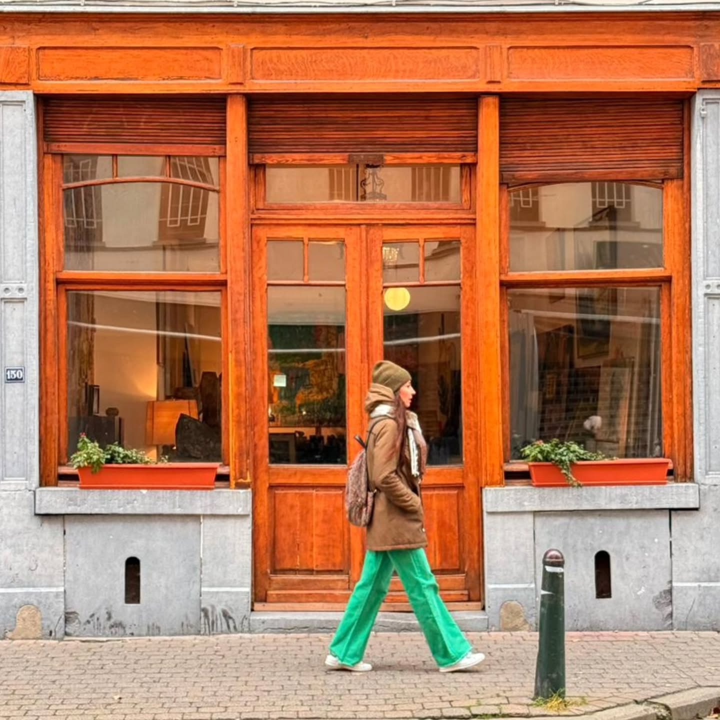 Flâner, découvrir, chiner dans les rues de Bruxelles.
Et finir par un excellent petit resto vegan @veganchouke un régal !
A bientôt Bruxelles !
#bruxelles #belgique #architectureinterieure #architecteinterieur #decorateur #interiordesign #interiorarchitect #designerinterior #gallishop #chiner #ballade #marcheaupuces #brocante #vegan