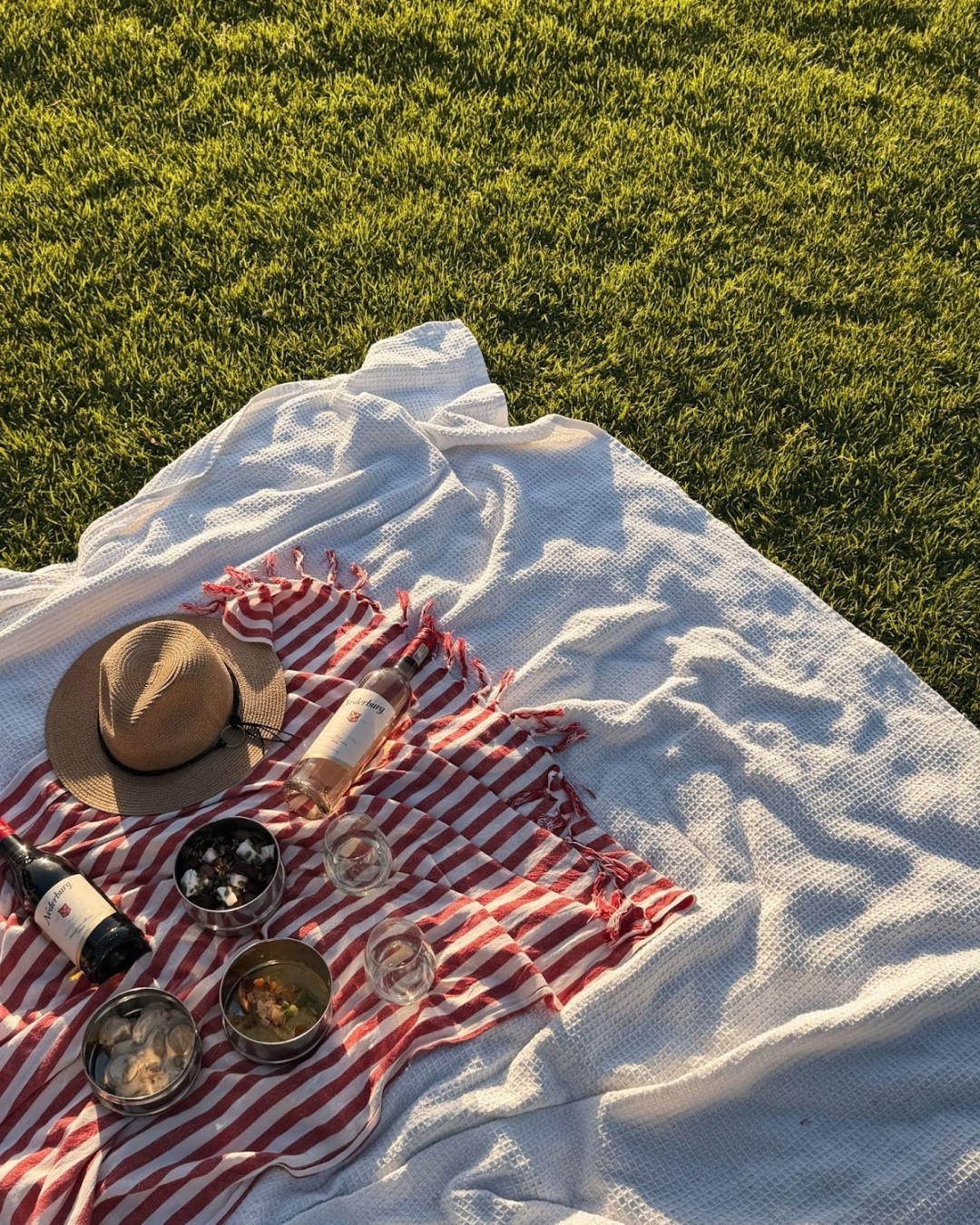 Spend a summer evening at Nederburg Under The Stars - where the whole family can unwind. Enjoy a beautifully prepared picnic basket from Chef Linda for R385 per person, complete with cheese and dessert and space for the kids to play safely in their enclosed playground. All this as the sun dips behind the Paarl mountains with a full bar available for the adults - a simple, yet perfect way to end the day.
Each Under the Stars event features live local music:
13 December - Newton & Co
20 December - Johan van der Merwe
27 December - Juan Casey
Spaces are limited, and pre-booking via Dineplan is essential
#WelcomeToOurHome #SummerSunsetPicnic #NederburgPicnic