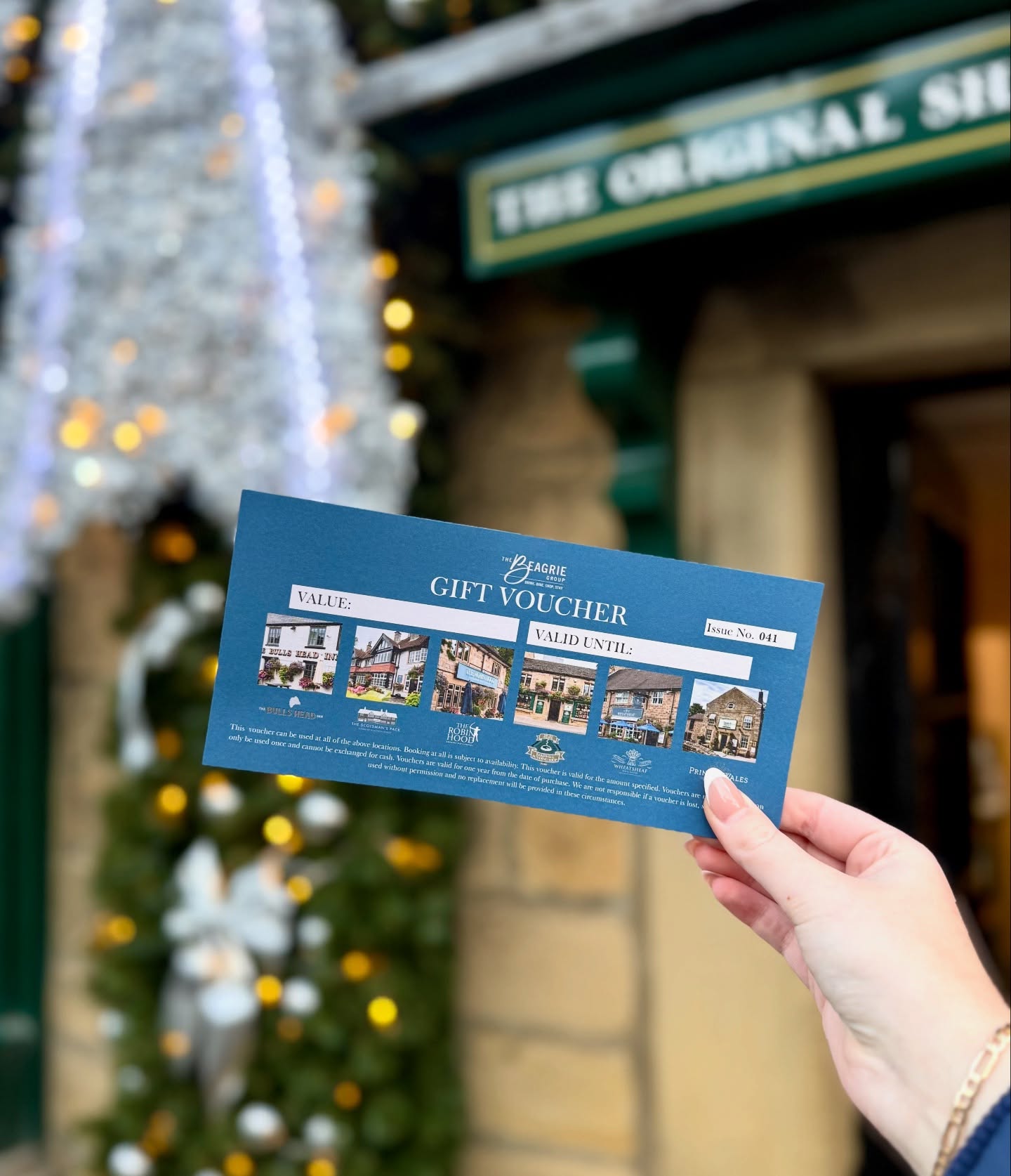 🎁 Looking for the perfect gift this year?
Give them the freedom to choose with a Beagrie Group Gift Voucher – redeemable across all of our venues!🍽️
Our vouchers can be bought in-store or online and spent on absolutely anything in our shop or restaurant.
From the Aladdin’s cave of gifts, food and drink (including fresh handmade treats from @thebakewellbakery) to delicious breakfasts, lunches, light bites, coffee, cakes, or even a luxurious afternoon tea upstairs in our restaurant – the choice is completely theirs.
To shop vouchers online visit https://www.bakewellpuddingshop.co.uk/product-page/pudding-shop-gift-voucher-from-10-1
#giftideas #christmasgifts #giftvoucher #visitpeakdistrict #peakdistrict #derbyshiregifts #bakewell #derbyshirelife #giftideas #hospitalitygifts