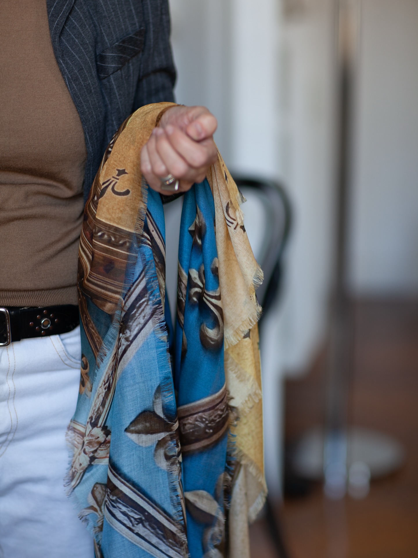 Maxifoulard Stucchi Bagatti Valsecchi
.
.
.
#maxifoulard
#scarf
#madrincomo
#madeinitaly
#followers
#accessories