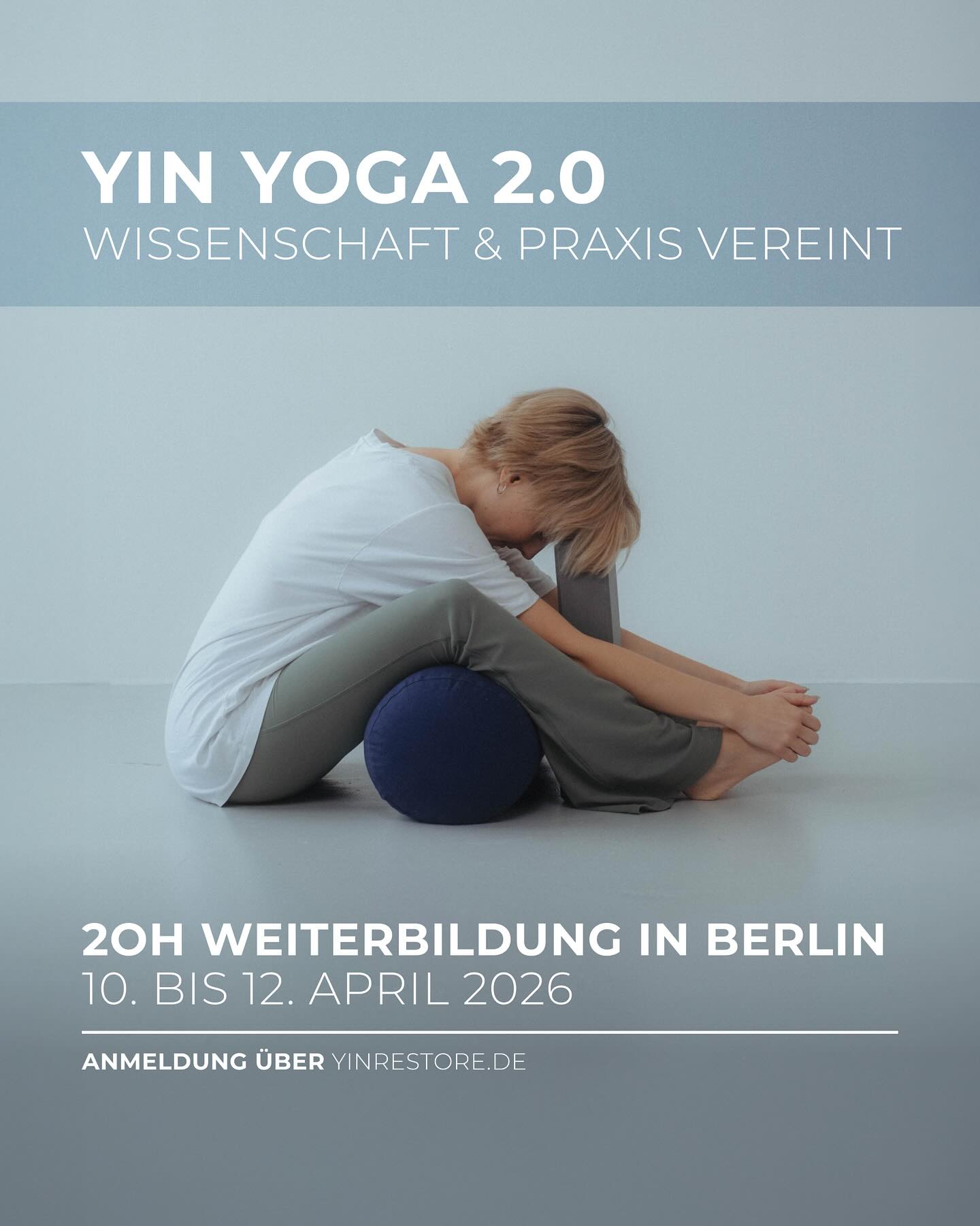 Kann man verklebte Faszien durch Yin Yoga wirklich lösen? Was passiert bei sog. Triggerpunkt-Massage tatsächlich? Wie lange muss ich in einer Haltung bleiben, um einen gewünschten Effekt zu erzielen?
Und warum „entgiften“ uns Drehhaltungen im Yin Yoga nicht?
Viele ursprüngliche Annahmen im Yin Yoga sind mittlerweile überholt. ❌
In dieser Weiterbildung decken wir typische Mythen im Bereich Yin Yoga und Faszien auf und betrachten sie aus einer physiologischen Perspektive, eingeordnet in einen aktuellen wissenschaftlichen Diskurs 🔍
20h Weiterbildung
Yin Yoga 2.0 Wissenschaft und Praxis vereint
📅 10.04.2026 – 12.04.2026
🕛 Freitag: 12:00 – 18:00
🕘 Samstag: 09:00 – 18:00
🕘 Sonntag: 09:00 – 17:00
📍 Berlin, Prenzlauer Berg
💸 Preis: regulärer Preis 450,00 €
‼️noch 1 freier Platz
🎓 Am Ende erhältst du ein 20h Yoga Alliance Zertifikat
🔗 Anmeldung: www.yinrestore.de