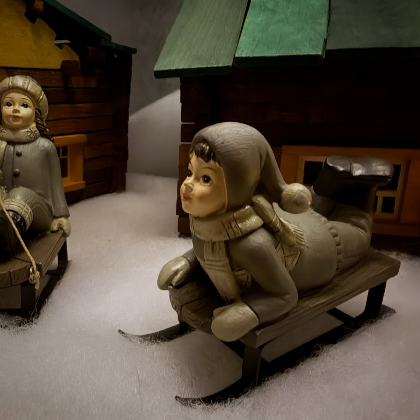 ✨ Noël, cette parenthèse où tout (re)devient possible… 🌟
Quand les guirlandes s’illuminent et que les décorations transforment notre maison en un écrin de lumière, c’est bien plus que la magie des fêtes : c’est la preuve que croire, c’est déjà faire un pas vers l’impossible. 🎄✨
Noël nous rappelle que les rêves, aussi fous soient-ils, ont le pouvoir de se réaliser. Il suffit d’y croire, de garder la foi, même dans les moments où tout semble incertain. Chaque étoile, chaque boule suspendue, chaque bougie allumée est un symbole d’espoir, une promesse que la beauté et la douceur peuvent exister, malgré tout.
Dans ce monde, il est essentiel de continuer à rêver, à imaginer, à espérer. Parce que c’est dans ces instants de féérie que naissent les plus belles histoires, les plus grands projets, les plus belles renaissances.
Alors, laissez-vous porter par cette magie, et n’oubliez jamais : si vous pouvez le rêver, vous pouvez le vivre.
Joyeuses fêtes à tous, que cette période vous inspire et vous remplisse de cette lumière qui rend tout possible. 💫🎅
#croireensesrêves #noelmagique #espritdenoël #feeriedenoel #decorationdenoel #foi #noël