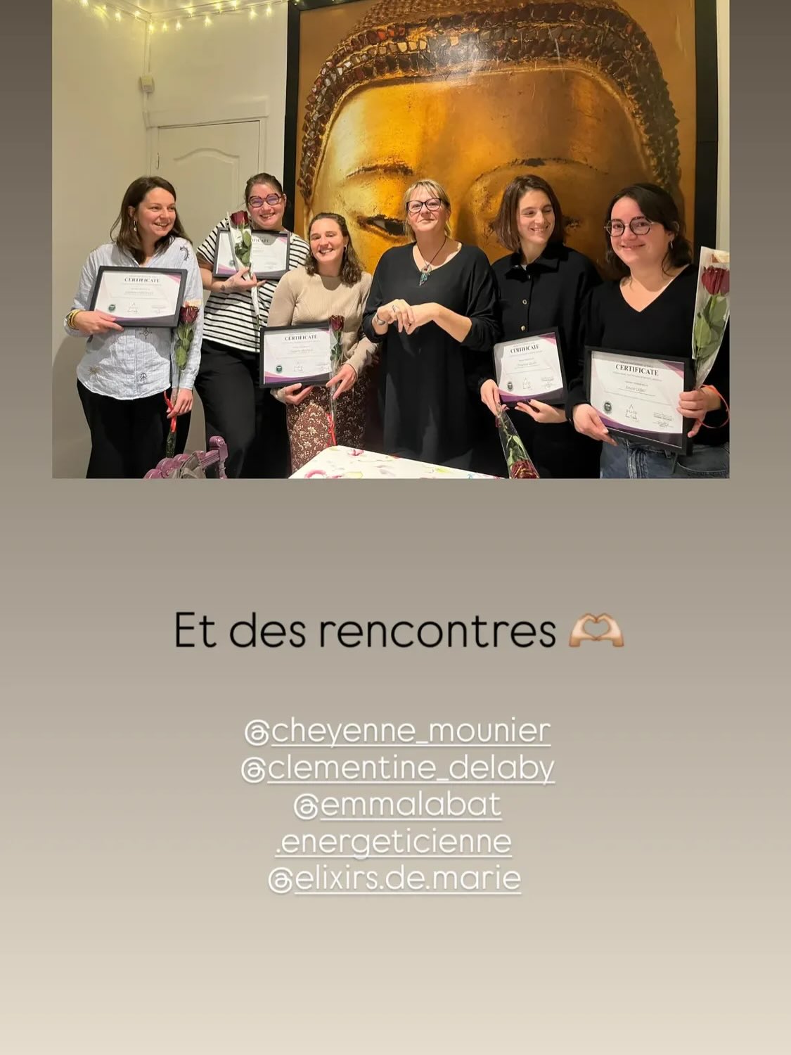 Ce soir j’ai le cœur rempli et le cœur gros . Six belles âmes quittent le centre Majâm certifiées par l’iphm « praticiennes Holistiques en thérapie énergétique et quantique »après un an de mentorat avec moi.
Le cœur plein car elles m’ont toutes tellement apporté, nous avons vécu des moments d’une intensité rare, du partage, de l’émotion, des libérations, des fous-rires…Elles sont ma famille d’âme, elles me sont précieuses. Le cœur lourd car elles vont tellement me manquer… Nous venons de vivre 4 jours de retraite magique et on ne voulait pas que ça s’arrête. Je continuerai à les voir c’est certain.
Je vous souhaite le meilleur mesdames, vous êtes de grandes guérisseuses, prenez votre place et n’ayez pas peur de votre puissance quoi qu’en dise les jaloux et les rageux ! Brillez mesdames en aidant votre prochain ❤️@