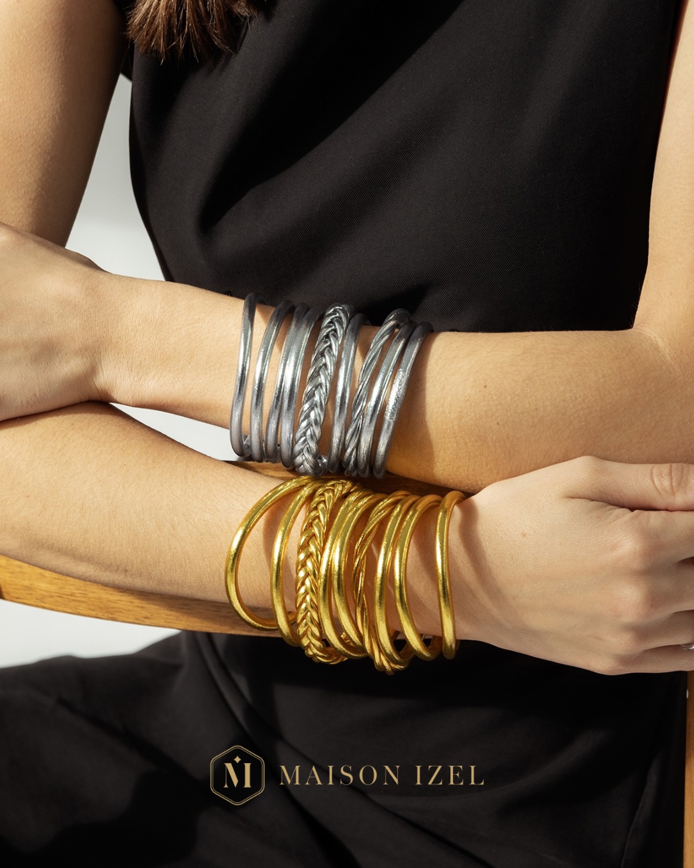 Élégants, intemporels et toujours parmi vos favoris : nos joncs bouddhistes gold et silver ✨
Deux couleurs, deux énergies… et un duo parfait pour celles qui n’aiment pas choisir.
Mixer les deux, c’est souvent la plus belle idée : une harmonie lumineuse qui s’adapte à tous les styles.
Une valeur sûre et une idée cadeau de Noël qui fait toujours plaisir 🎁✨
Et vous, plutôt gold, silver… ou les deux ?
#joncsbouddhistes #braceletsbouddhistes #bijouxfemmes #bijouxcreateur #maisonizel #goldandsilver #cadeaudenoel #ideecadeau #braceletaddict #styleminimaliste #inspirationbijoux