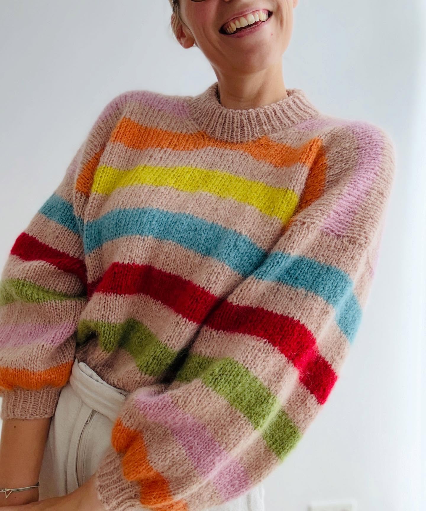 🎨 PATTERN RELEASE DAMIEN SWEATER 🎨
.
This year was full of secret projects - and this is the last secret I want to show you in 2025: A simple, easy to knit and to wear striped sweater, which brightens up even the darkest and coldest winter day 🥰 The new yarn Silky Mohair from Katia seems to be made for this design, as the beautiful colour range offers endless options for a new favorite sweater ❤️
.
The knitting pattern is now available in German and in English on my website and Ravelry (there are several more translations available: Spanish, Italian, French, Dutch, Norwegian, Danish, Swedish and Finnish).
.
To celebrate the release of my probably most colorful design of the year, you can now get 25 % off on all patterns of mine on my website and Ravelry until Tuesday next week (no code needed, the discount applies automatically) 💗
.
Happy knitting 🧶 🎨
.
.
.
Pattern by me - #damiensweater - and available now on my website and Ravelry 🔥
.
Yarn: Silky Mohair in the shades Beige, Orange, Karmin, Rose, Grasgrün, Petrol and Zitronengelb by @katiayarns
.
Advertising
.
#knitting #knittinglove #knittingaddict #knitknitknit #nevernotknitting #iloveknitting #imakemyownclothes #handmade #handmadefashion #diy #diyfashion #knitstagram #knitspiration #knittinginstagram #knittinginspiration #knit #knittersgonnaknit #knitter #knittingismyyoga #strickliebe #strickenmachtsüchtig #strickenmachtglücklich #stricken #strikk #egostrikk #strikkedilla #strikkeinspo #tejer #tejido