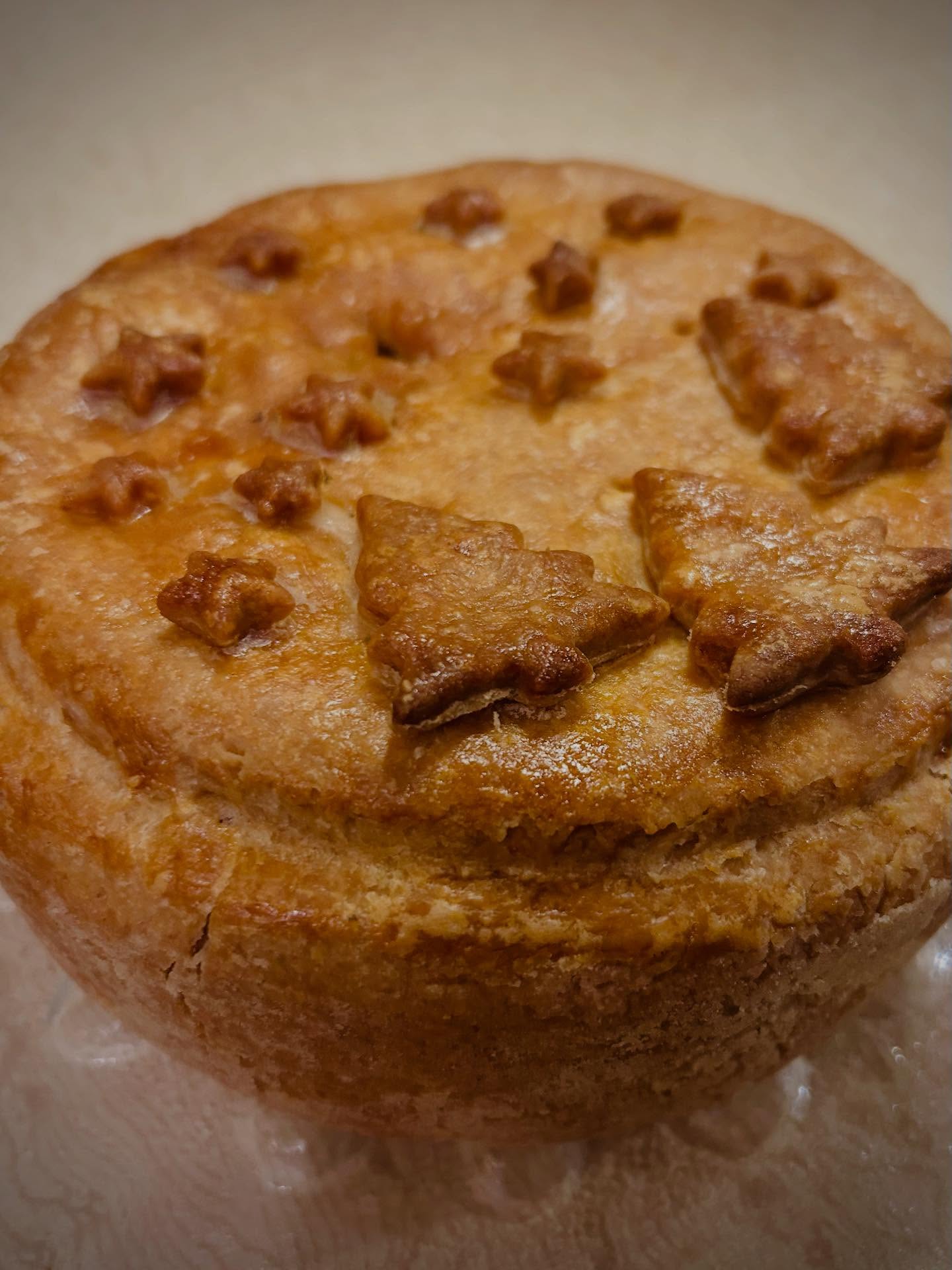 The Twelve Bakes of Christmas
Day Two
Recent bakes to get the taste buds going and the festivities started.
Today, a festive adjacent hand raised no-pork pie from the weekend. Jellied tofu, peppers, sweetcorn and beans, in a mustard hot water crust pastry. Delish with my village show award winning chutney 🥧👅🎄🌟🫙