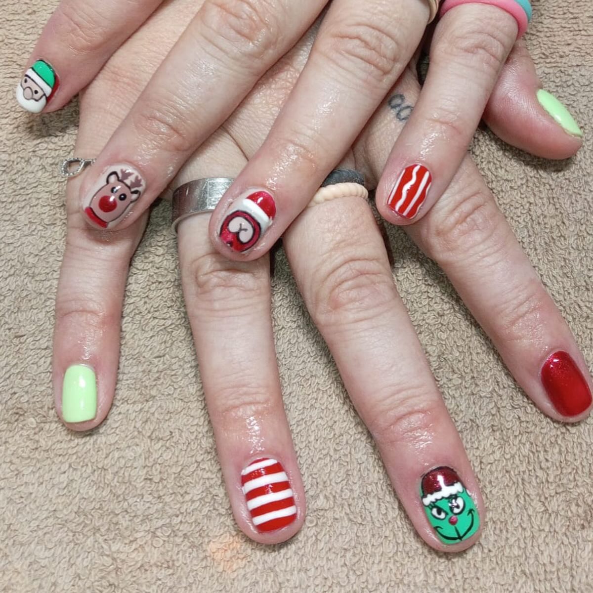 Fun Christmas nails 🎅🏻🎄