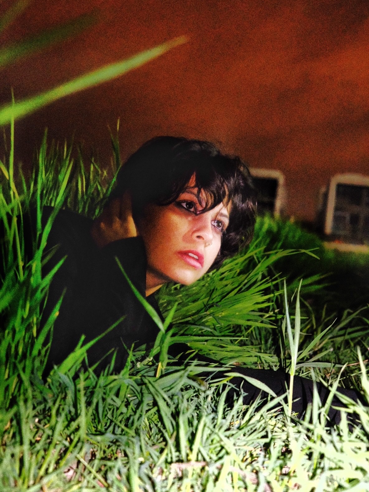 “Doğamayan fikirlerin sancıları. Varoluşsal bozukluk ve ‘grain’li gökyüzü.”
Ege’nin “kızın şarkısına eşlik eden ay” çalışmasının tamamı bio’daki linkte!
Yeni içeriklerimizi kaçırmamak için bizi takip etmeyi unutma <3