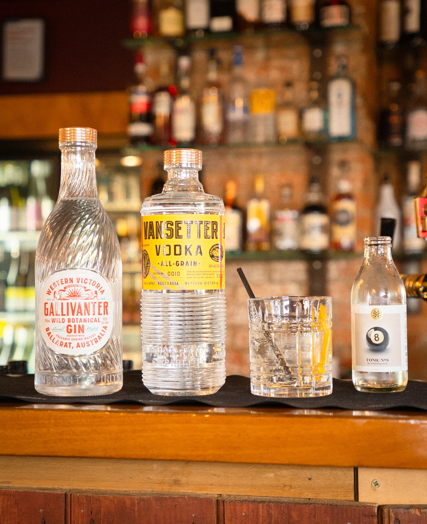 Ballarat’s own @vansettervodka and @gallivantergin - both from the @itinerantspirits family and right at home behind The Cosmo bar.
Grab an icy glass of either and a sunny spot in the beer garden, and you’re set!
.
.
.
.
.
.
#trentham #hepburnshire #daylesfordmacedonlife #macedonranges #cosmotrentham #thecosmopolitanhotel #regionalvictoria #itinerantspirits #gallivantergin #vansettervodka #countrypub #publife #macedonrangeswine #visitmacedonranges #visitvictoria