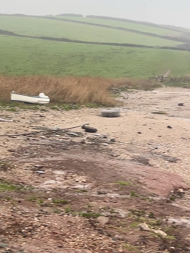 South westerlies and the beach has gone!!😲 #hallsands #southwestcoastpath #berylscampsite