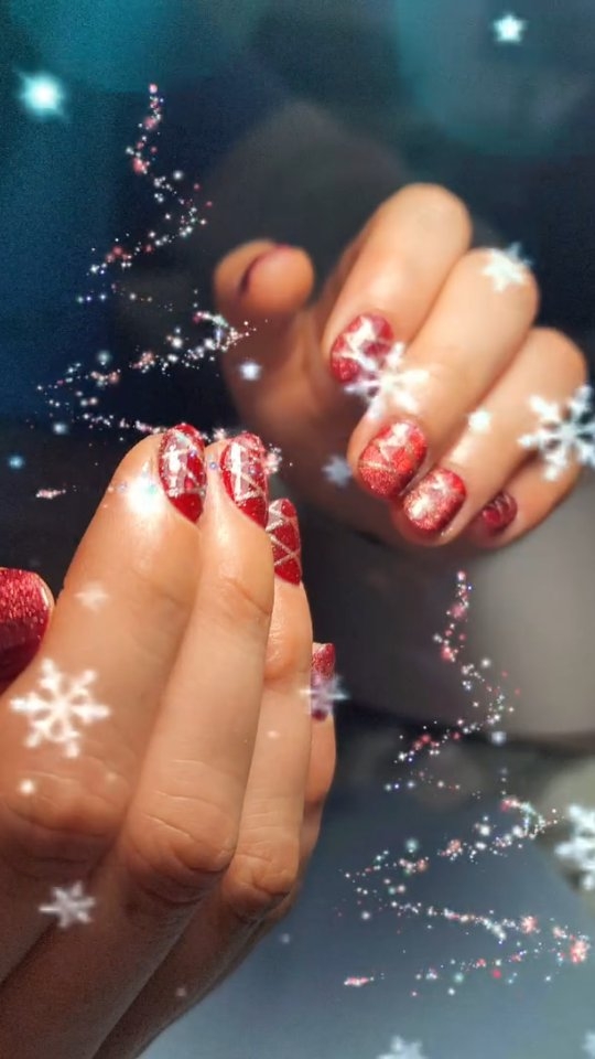 ¿Te ha pasado que en las fotos todos ven tus manos sosteniendo la copa? 🥂
Haz que tus uñas se roben el protagonismo con nuestros diseños decembrinos 💅❄️
📲 Mayores informes o reserva al 4461484980
#UñasDeImpacto #NailsForChristmas #DinuxSPA #FiestasNavideñas #ᴜñᴀsʙᴏɴɪᴛᴀs