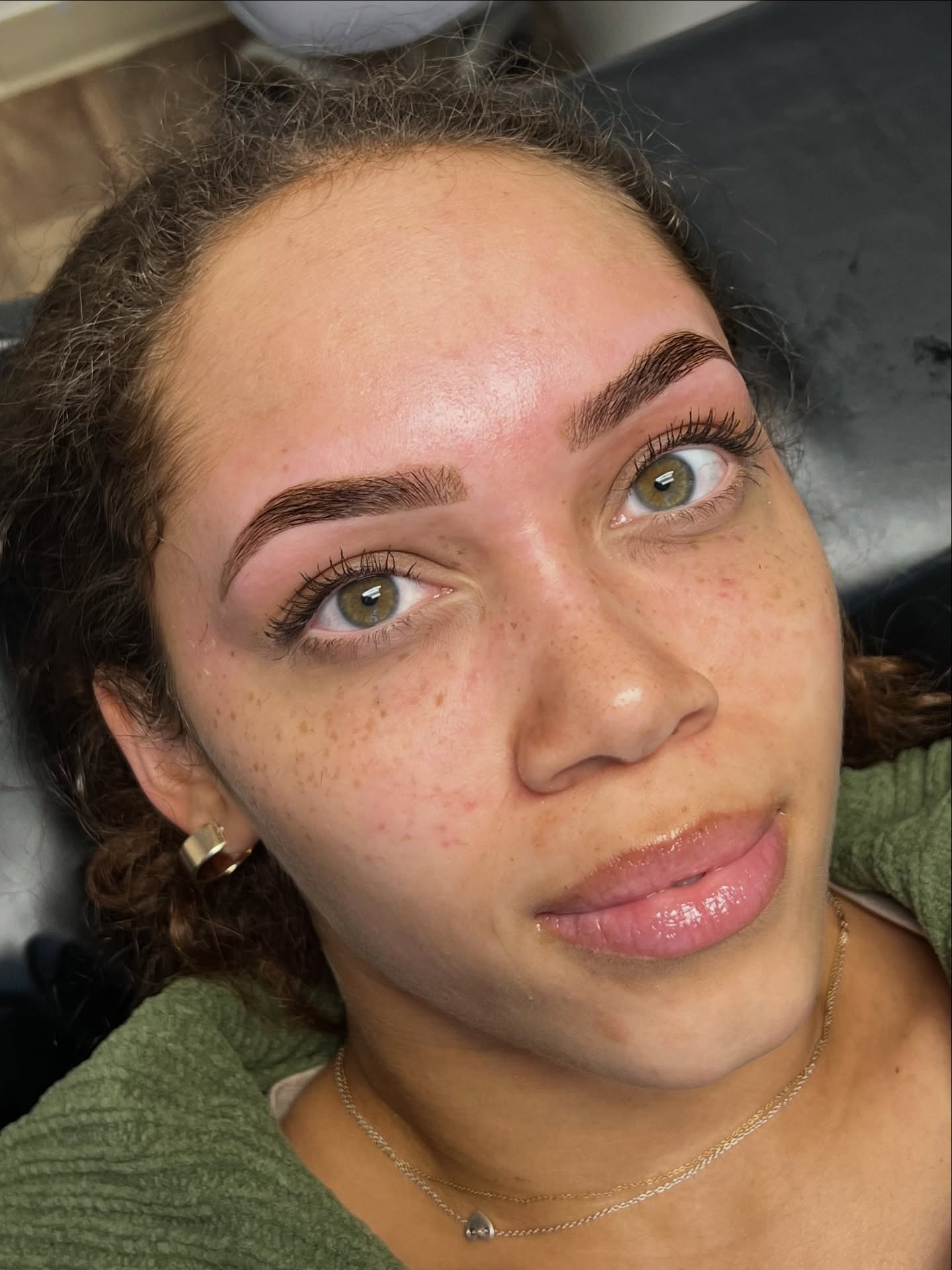 Look at these brows! 🤩
•
•
Eyebrow wax & hybrid stain tint in the color Harvest Brown from Brow Code! @browcodepro @dermwax
#brows #eyebrows #browwax #browtint #tinting #browcodetint #esthetician #boston #massachussets #acton #beauty #waxing #skincare