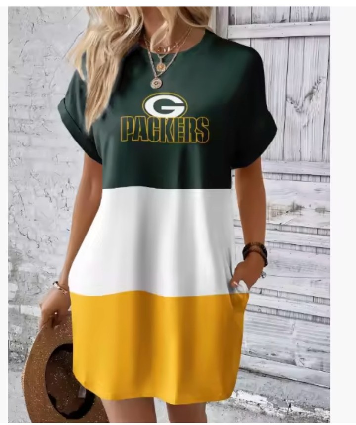 Show your team spirit in style! Our Green Bay Packers Colorblock Dress with Pockets is a game day must-have. Grab yours for $25! Link in Bio #PackersStyle #Fashion
