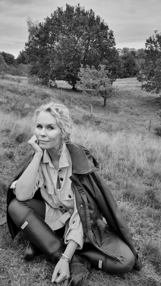 Want more clarity for your next move? You’re not behind, not too late — you’re exactly where you’re meant to be. Slow down, feel the truth (your truth), let go of old patterns, and commit fully to the future that’s already yours.🌱
Lets "level up" together?✨️
Contact info i profile/bio
.
.
Vil du have mere klarhed til dit næste skridt? Du er ikke bagud, det er ikke for sent — du er præcis, hvor du skal være. Sænk tempoet, mærk sandheden (din sandhed), slip din gamle kodning og commit dig til den fremtid, der allerede er din.🌱
Lad mig støtte dig.... "lets level up" sammen✨️
Kontaktinfo I profilen/bio