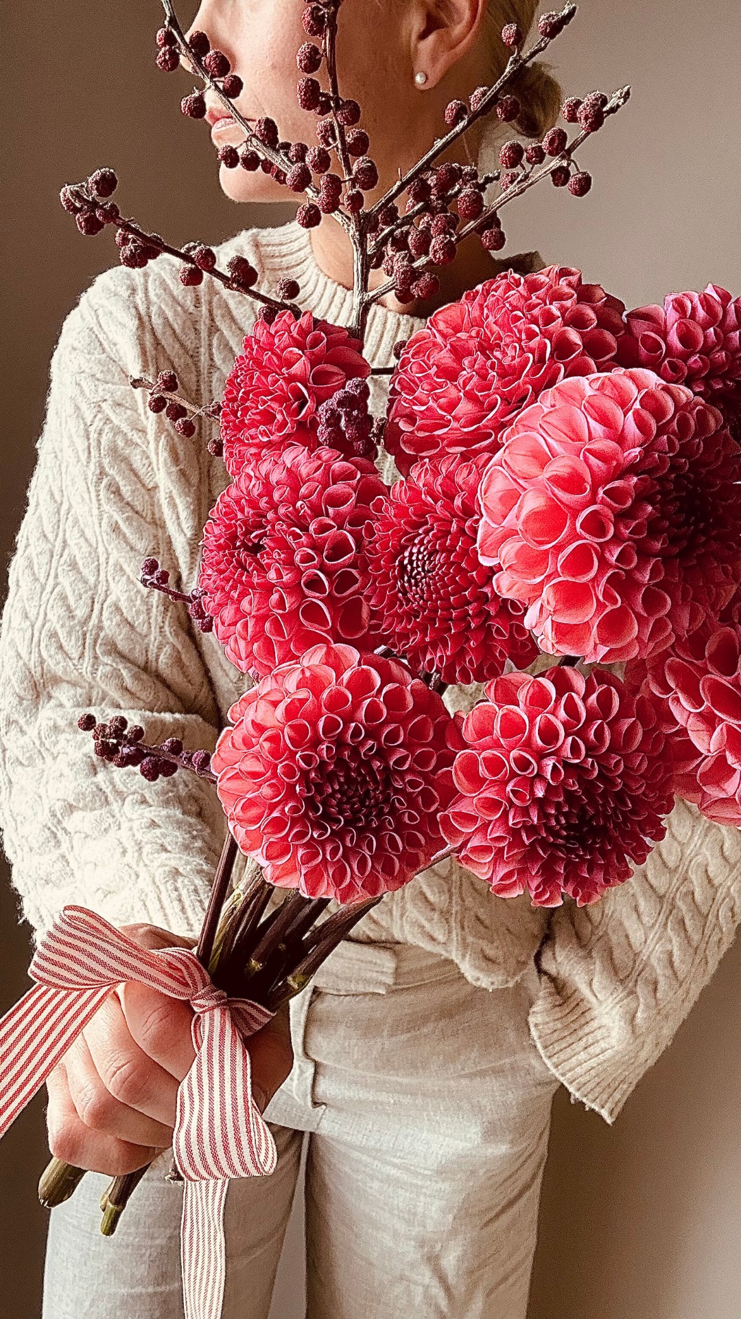 Tävlingen är avslutad! Vinnaren kontaktas vid DM.
Tack till alla som deltagit 🥰💃
Glad tredje advent alla dahliaälskare 😍
Just nu har vi en giveaway i samarbete med @golden_enkoping
In och tävla på @golden_enkoping Spana i lucka 14 🥳
#storiesandcreations #dahliadesire #uniquedahlias #dahlia #dahliafever #dahliaheaven #snittblommor #slowflowers #närodlat #dahliaheaven #blomsterisäsong #enköping #dahliasommar #dahliasofinstagram #flowerfarm #dahliaseason #dahlialove #unicorndahlia #giveaway #tävling