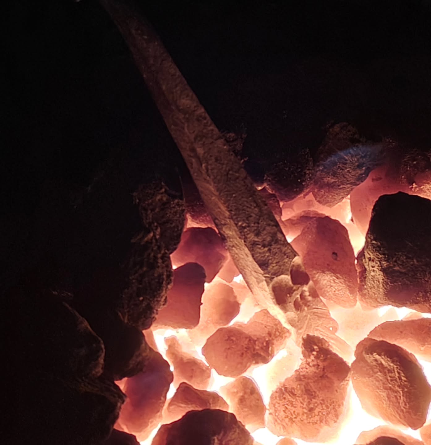 Kinda spooky but Cool, from John on the evening class.
book your place @ www.hotmilkforge.com
#learntoblacksmith #blacksmithingclasses #mindfullness #forgedinfire #damascus #patternwelding #blacksmith #ironwork #sanmai #hotmilkforge #irishblacksmith #eveningclasses #bladesmithing