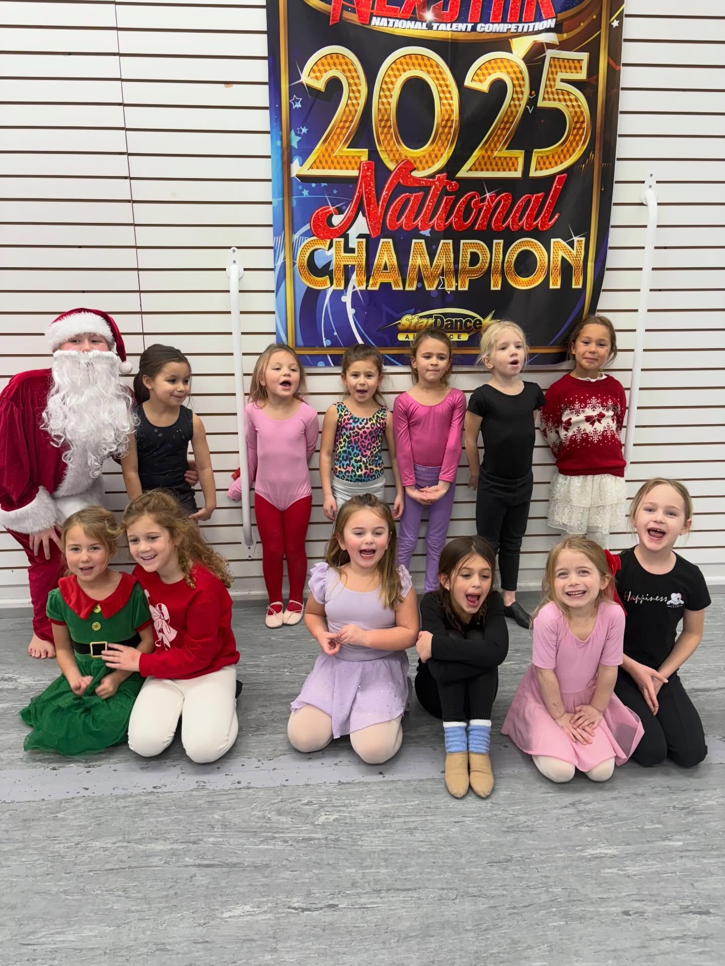 ❤️🤍 Candy Cane Lane 🤍❤️
We had a night full of red, white, candy canes and loves! The final week in the studio before the end of 2025 is truly something magical!