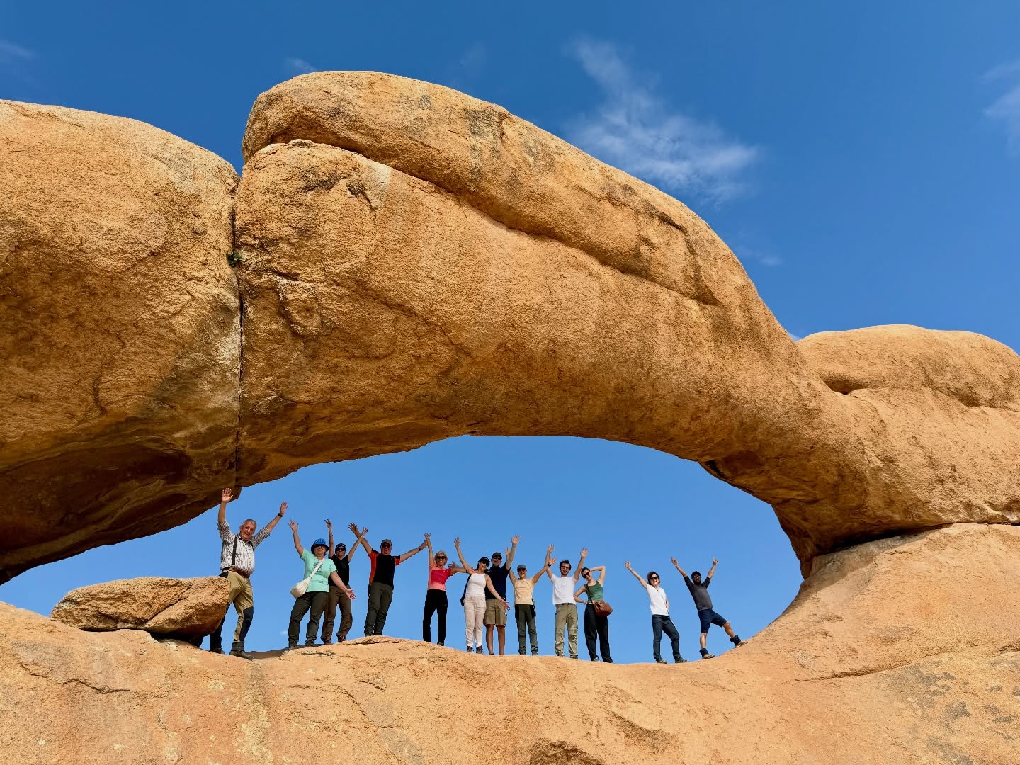 Namibia: Spitzkoppe
Una montagna iconica, un luogo unico al mondo e di una bellezza da lasciare senza fiato!
Conosciuta per le sue vie di arrampicata, questa montagna di granito si svela man mano ci si avvicina poiché sorge isolata nel deserto del Namib. Forme bizzarre e dipinti antichi han reso indimenticabile la nostra visita 🏔️
@sportlandweb_
@kayland_official
@rockexperienceofficial
#millemonti #escursioni #trek #trekking #africa #namibia #spitzkoppe #namib #montagna #viaggi #viaggio #viaggidigruppo