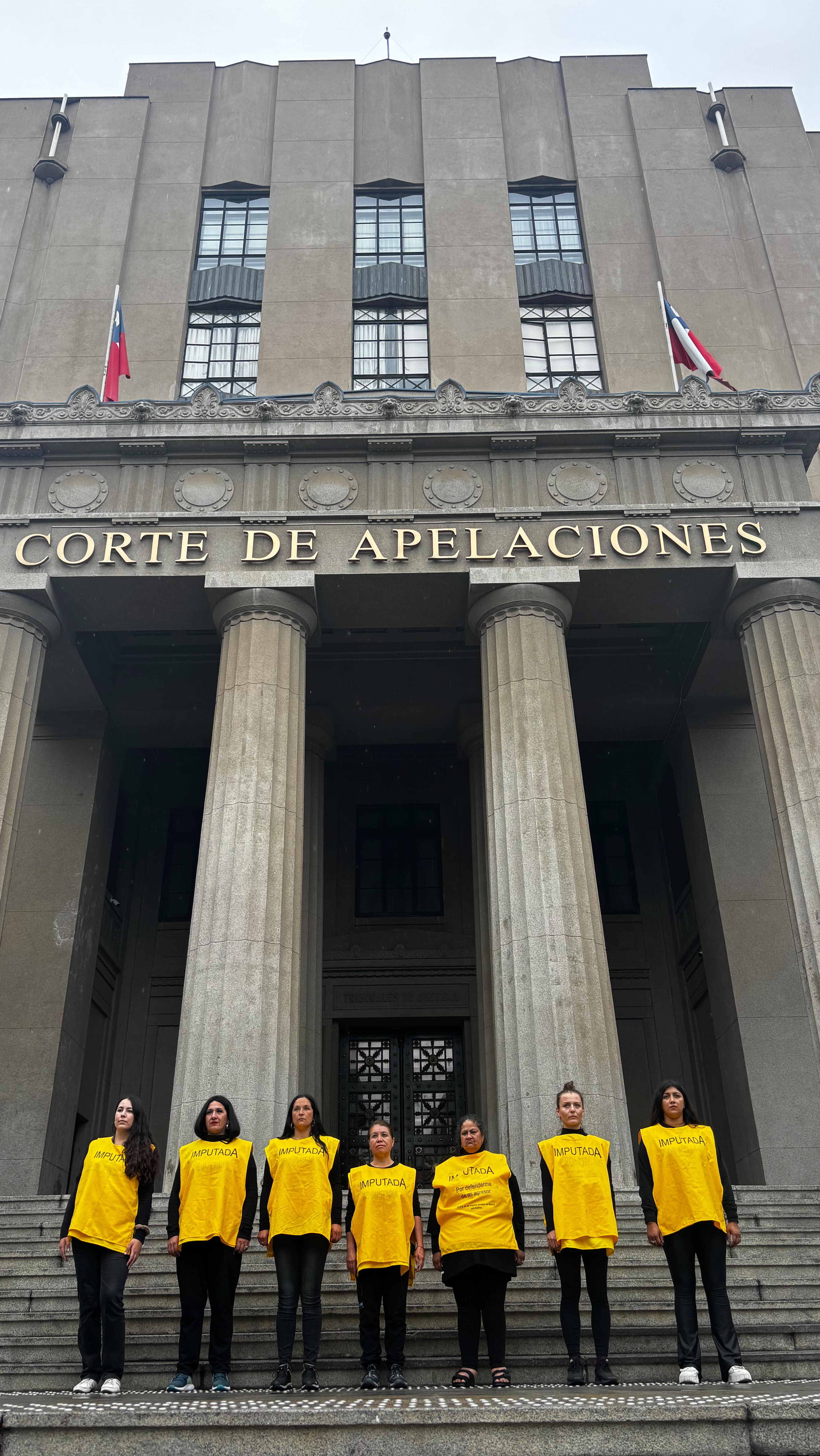 ♀️ PROMOTORAS DE JUSTICIA
En el marco de nuestro encuentro Arte en Fuga, hemos finalizado una etapa importante de nuestro nuevo programa Promotoras de Justicia.
⚖️ Este programa nos llena de orgullo y entusiasmo, porque pasamos de ser personas cuestionadas, enjuiciadas, condenadas, imputadas, a personas que promueven y accionan hacia una justicia con perspectiva de género.
Sin duda, es un largo camino de muchos aprendizajes, y estamos para luchar por la justicia: por mí y por todas mis compañeras, compañeres y comunidad.
🐦⬛ ¡Vamos por más justicia desde las artes!
Gracias a la Escuela de Derecho de la Universidad de Valparaíso y a sus docentes Marcela Aedo y Dalet Ramírez, y a la Defensoría Penal Pública por su apoyo y colaboración.
Al fondo Legal Empowerment Fund.
Para más información, visita:
www.pajarxentrepuas.cl
#promotorasdejusticia #derecho #justicia #arte #carcel #libertad #valparaiso