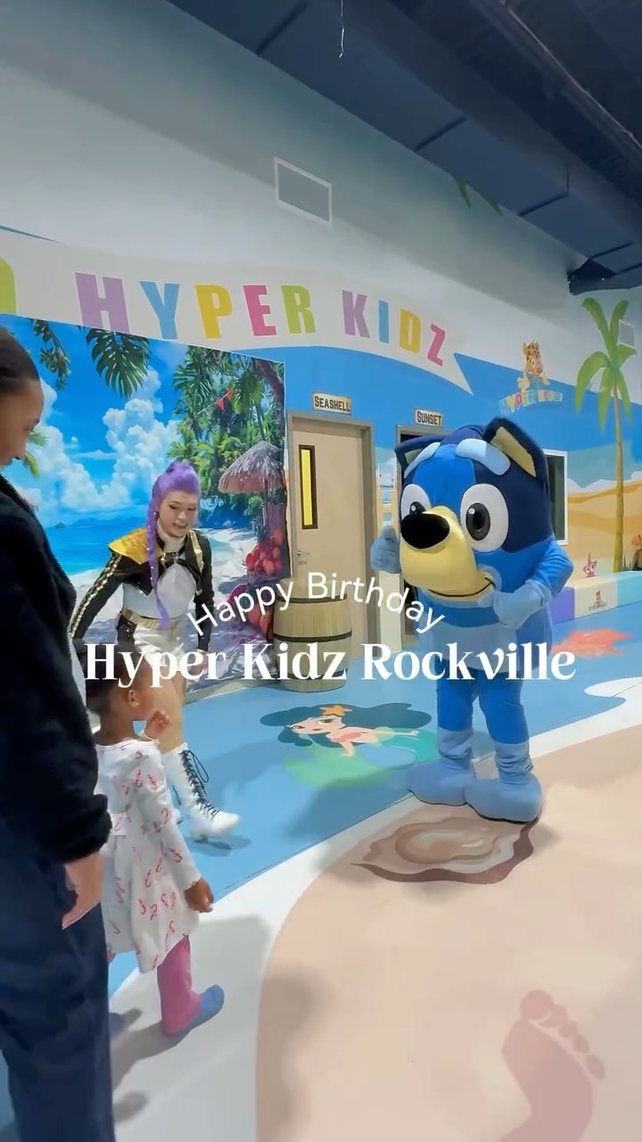 We’re partying it up tonight at @hyperkidzrockvillemd for their 1st birthday bash!🎉🥳✨Rumi & Bluey are officially in the building!💫
#hyperkidzrockville #firstbirthdayparty #kidsevents #kidsfun