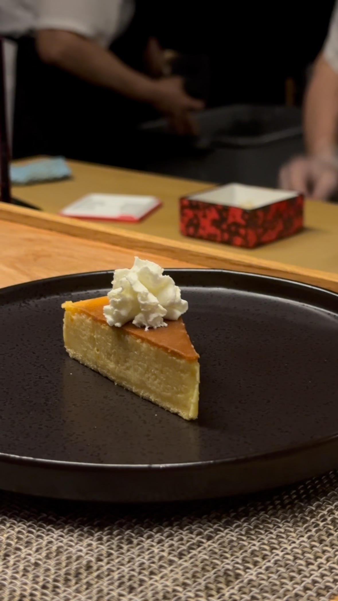 Small bites of sweetness to end the evening.
#omakase #cheesecake #matcha #dessert