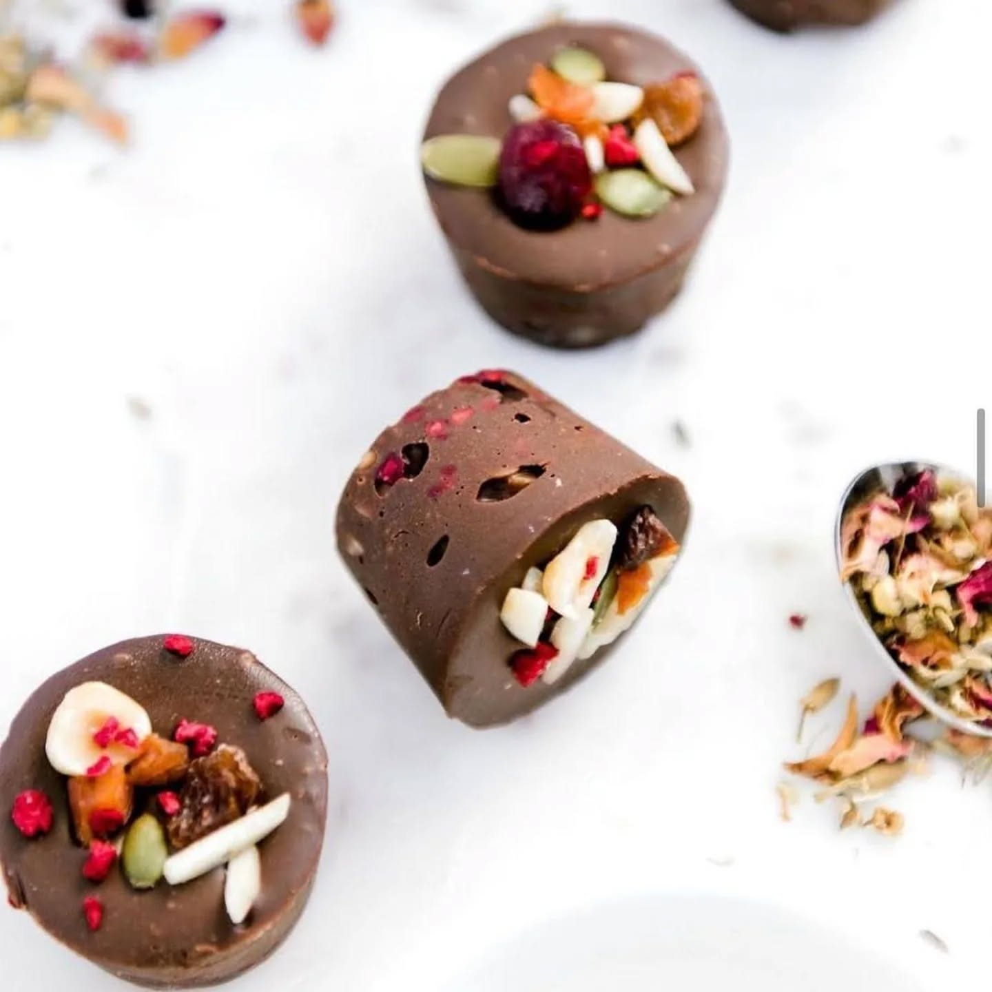 Healthy indulgence.
Homemade chocolate hits different ✨🍫
This beauty is made from real cacao + cacao butter, studded with dried fruit and crunchy nuts, basically Christmas cheer in every bite 🎄❤️
What you’re REALLY getting:
✨ Antioxidants from pure cacao (your skin + mood will thank you)
✨ Healthy fats from cacao butter + nuts (hello smooth energy, goodbye sugar crashes)
✨ Natural sweetness from dried fruit (no fake stuff here!)
✨ Minerals like magnesium, iron + potassium
✨ Fibre to keep things… moving 😄
Who knew something this delicious could also be this nourishing?
A little festive magic, a lot of whole-food goodness ✨🍫🎁
#HomemadeChocolate #FestiveTreats #RealFoodMagic