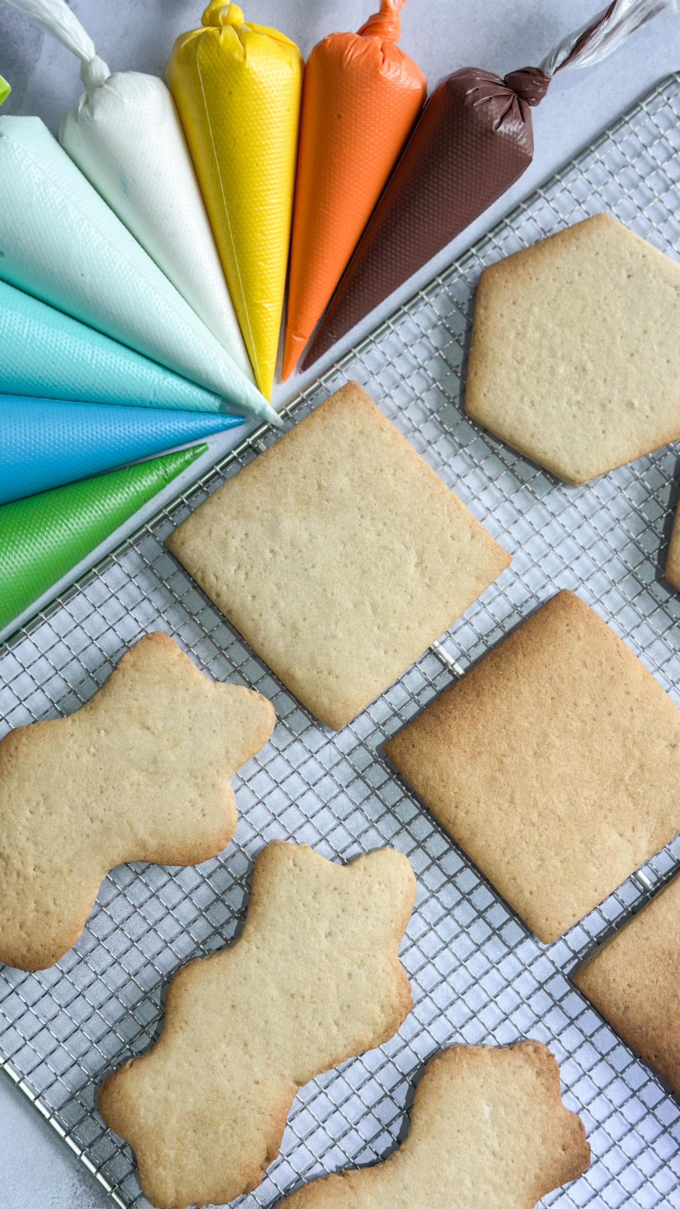 30 secondes plus tard, il apparaît enfin…
Tu l’as vu?
__________________
Karu Sweets Design | Biscuiterie artisanale & personnalisée
🧑🏾🍳 Christmina, biscuitière passionnée
🍪 Biscuits sur mesure,personnalisés, pour tous les événements
🤲🏾 Entièrement fait à la main, du biscuit au décor
📦 Livraison en France métropolitaine et dans les DROM
🛒 Click & Collect Orly (94)
Commande en MP ou sur le site (délai 14 jours minimum)
www.karusweetsdesign.com