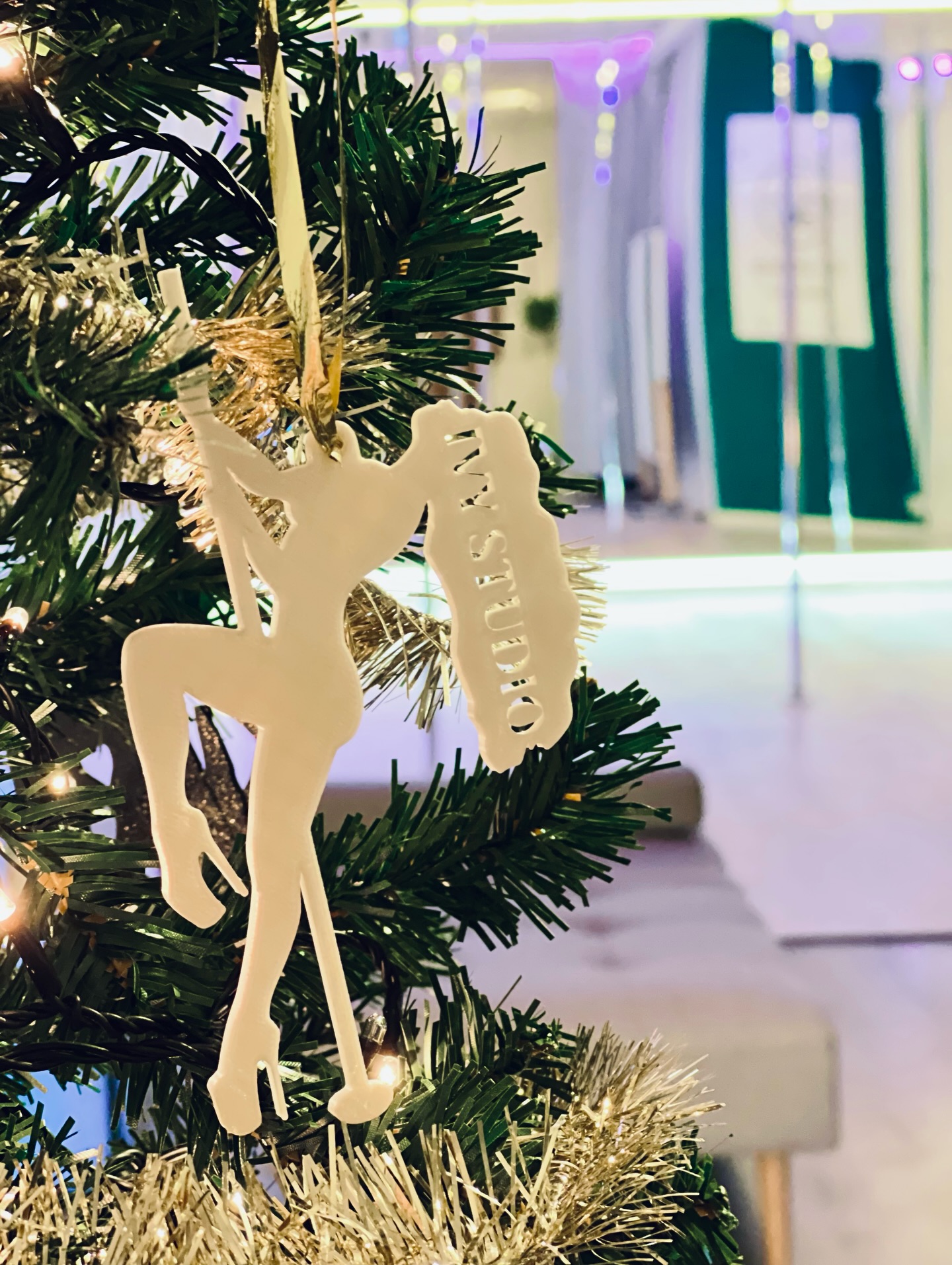 Var med och klä studiogranen och vinn en julklapp! 🎄
Gör såhär:
- Häng en dekoration i granen senast 20/12, perfekt att ta med ett till Winter Partyt ❄️
- 21/12 drar vi en vinnare
- 24/12 släpper vi vinnaren på Instagram Story, så håll utkik på julafton ❤️