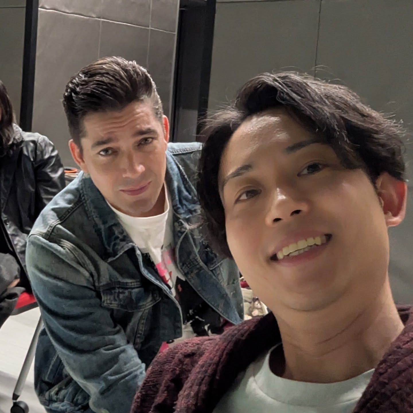 映画『宝島』や大河ドラマ『青天を衝け』、ドラマ『VIVANT』、Netflix『機動戦士ガンダム 復讐のレクイエム』などで活躍中の俳優デリック・ドーバーさん @derrickdover が金城学院大学に来てくれました!
ハリウッドや東京の撮影現場を知るプロ目線で、映画制作を目指す学生たちに貴重なアドバイスをたくさんしてくださいました。ありがとう、また来てね♫
Actor Mr. Derrick Dover, currently starring in feature films like Hero’s Island, the historical TV drama Seiten wo Tsuke, the TV series VIVANT, and Netflix's Gundam: Requiem for Vengeance, came to Kinjo Gakuin University!
Based on his professional experience on sets in Hollywood and Tokyo, he shared precious advice with students aspiring to work in film production. Thank you, and please come back again! ♫
#金城学院大学 #金城学院 #情報 #情報デザイン #女子大 #オープンキャンパス #大学受験 #留学 #インターンシップ #就活 #ガクチカ #合同説明会 #映画 #cm #テレビ #ドキュメンタリー #ミュージックビデオ #youtube #俳優 #俳優志望 #女優 #女優志望 #モデル #アイドル #大澤広暉 #kinjogakuinuniversity #actor #model #filmmaking #hirokiohsawa